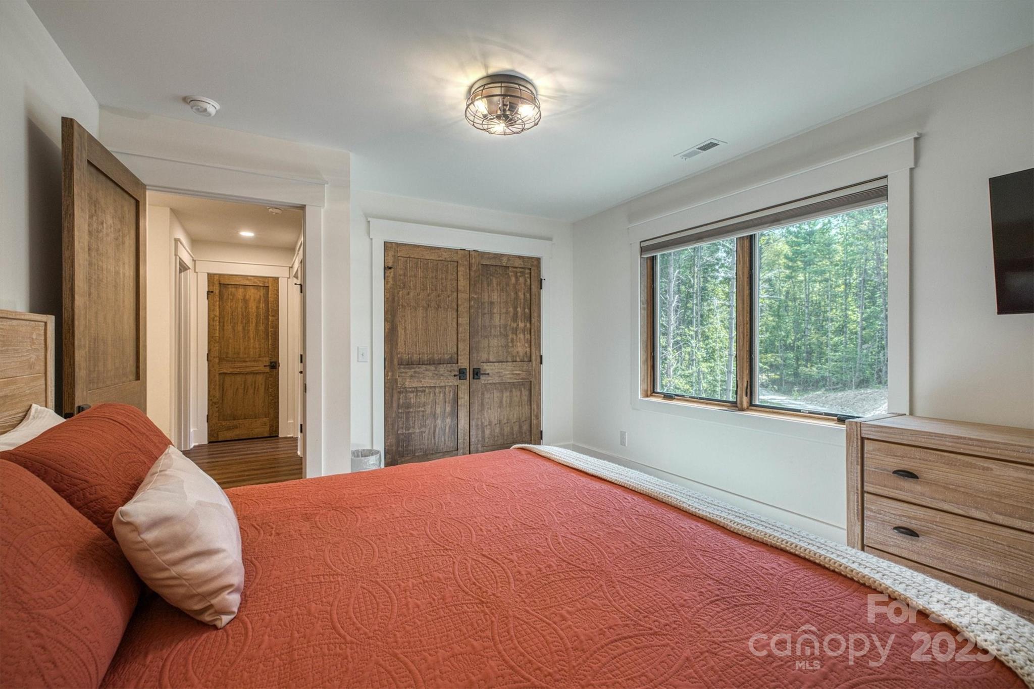 1370 Saylor Way #8 — Nebo