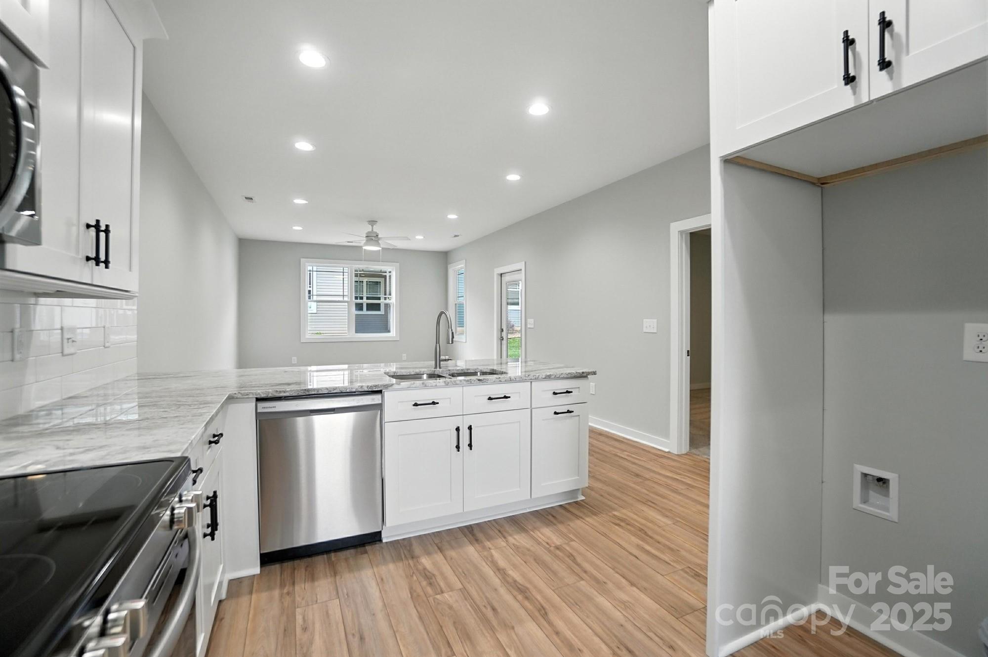 1524 29th Street SE — Hickory