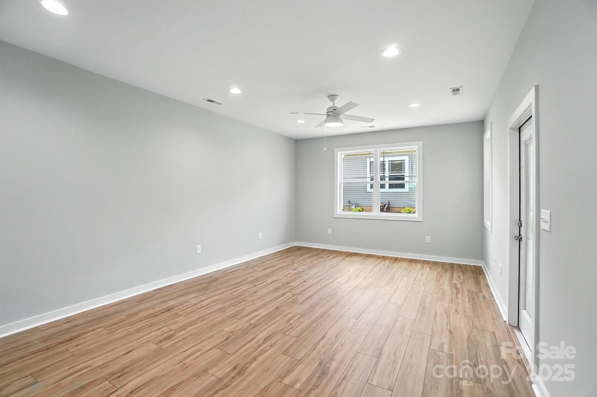 1524 29th Street SE — Hickory