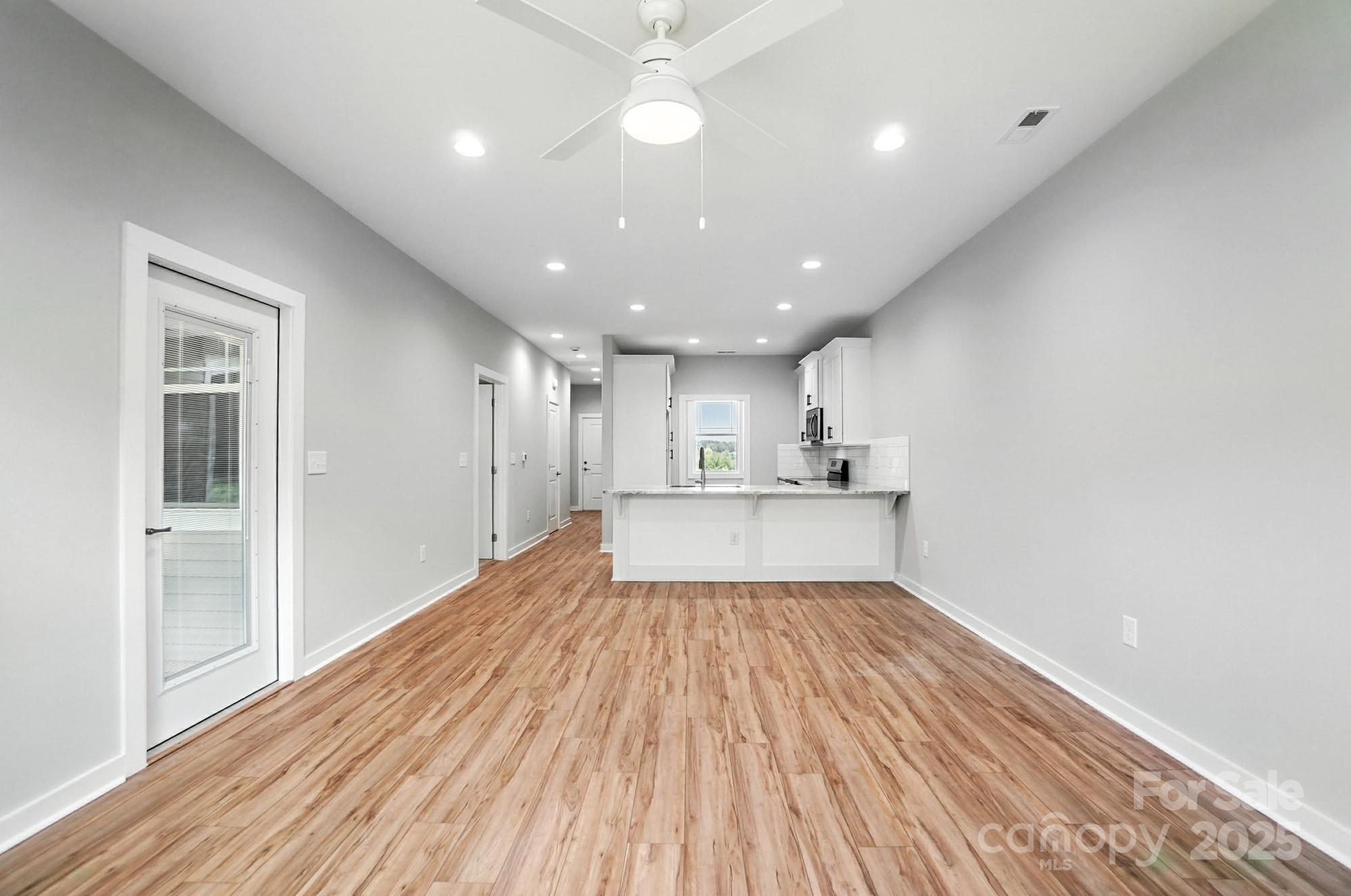1524 29th Street SE — Hickory
