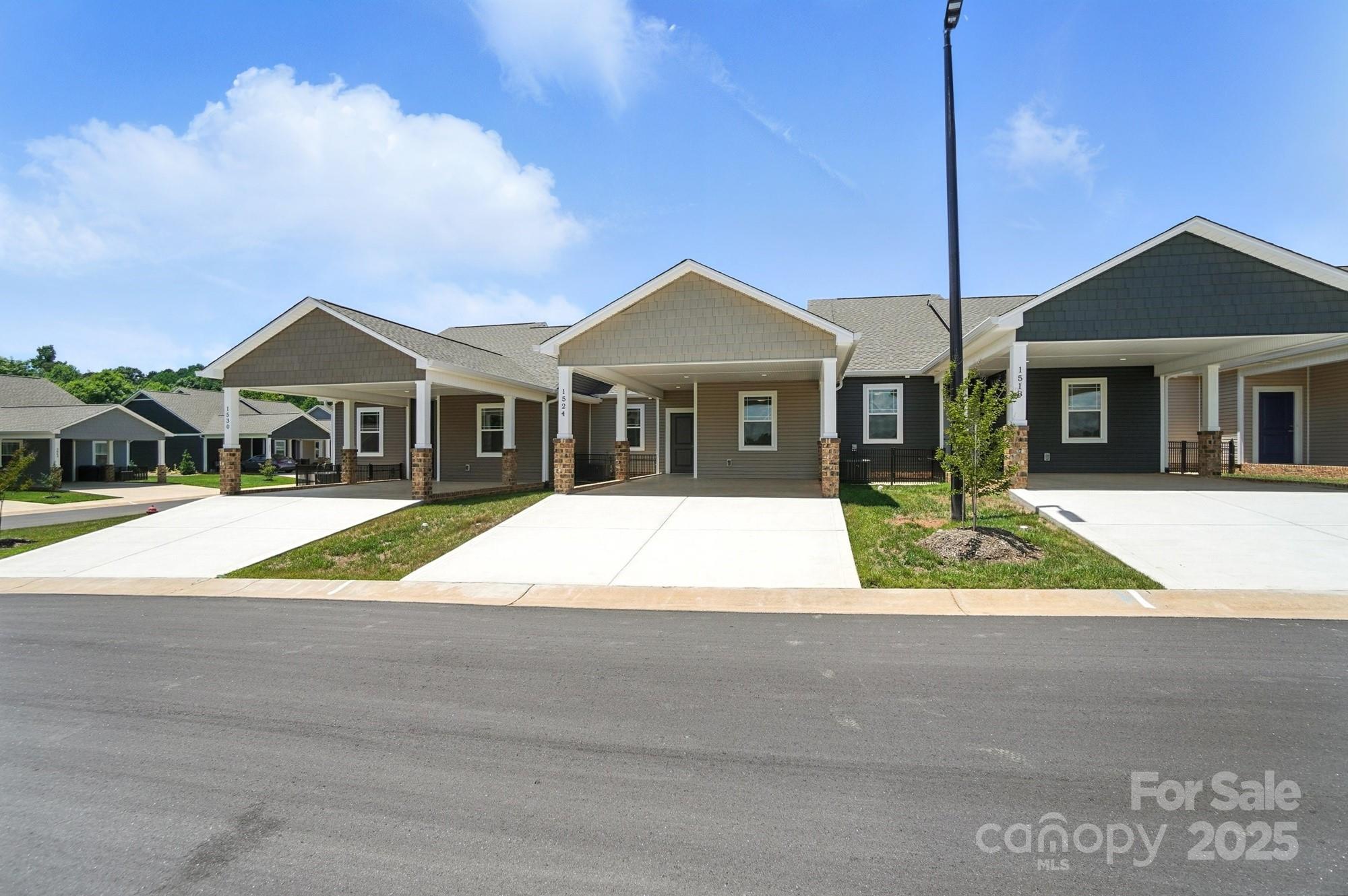 1524 29th Street SE — Hickory