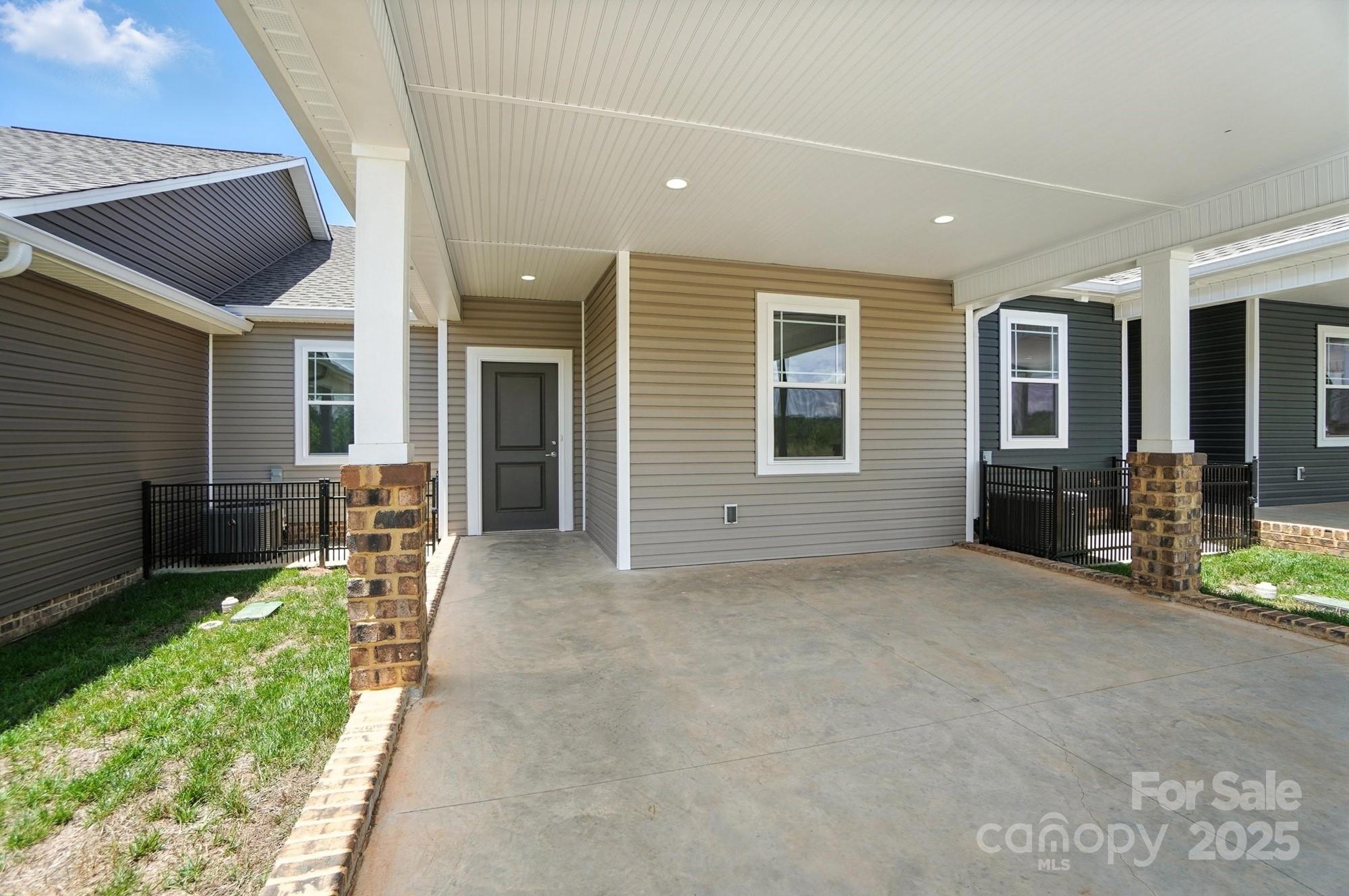 1524 29th Street SE — Hickory