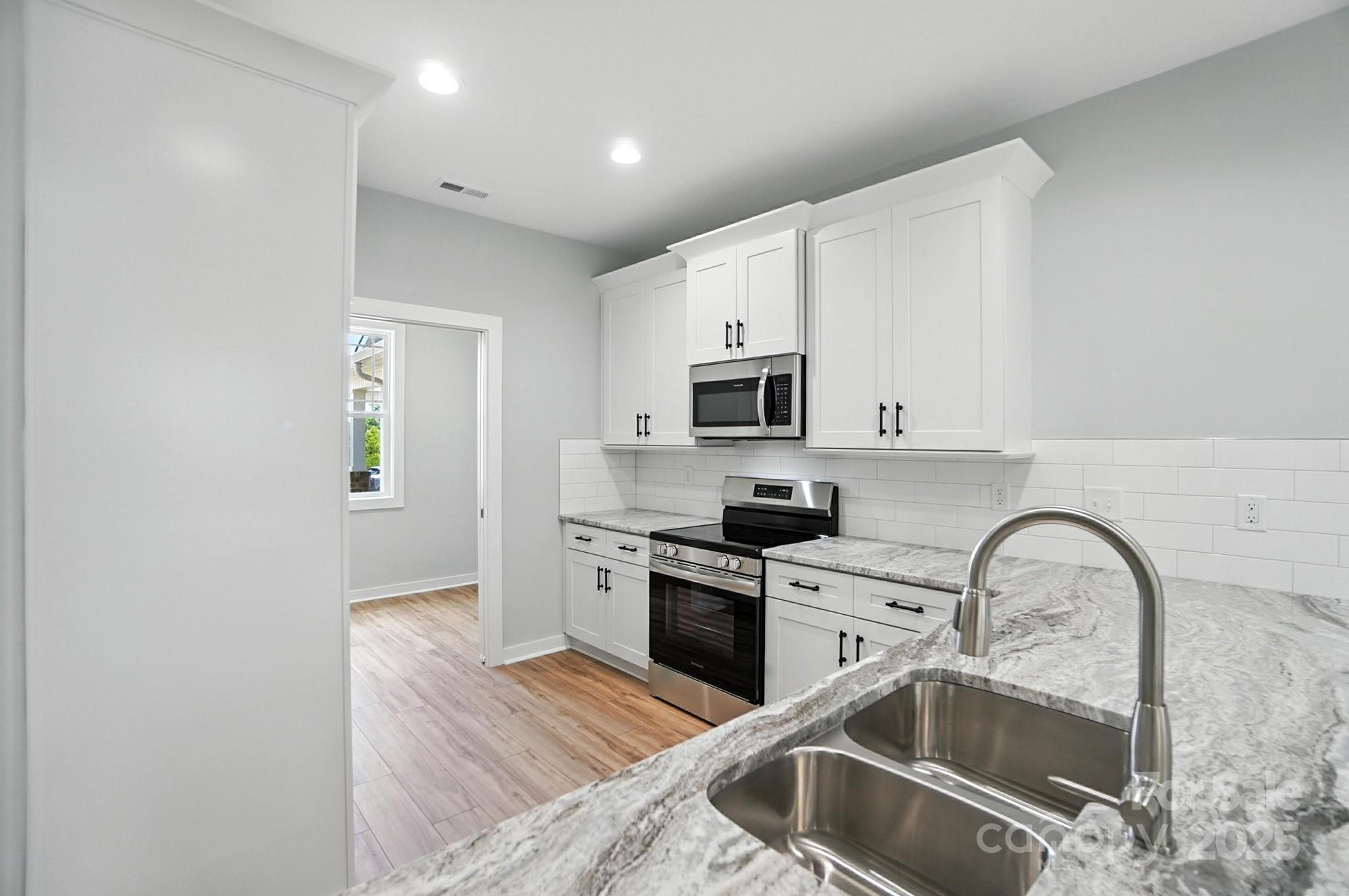 1524 29th Street SE — Hickory