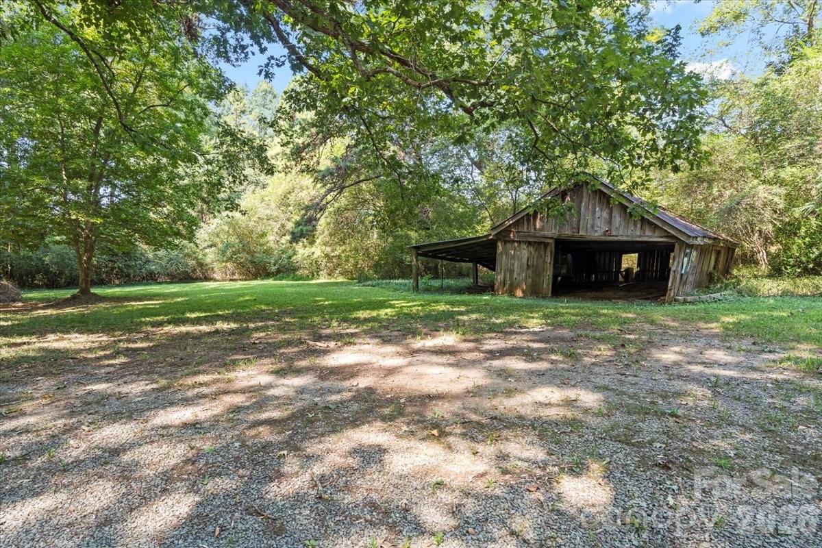 1715 Union Road — Matthews