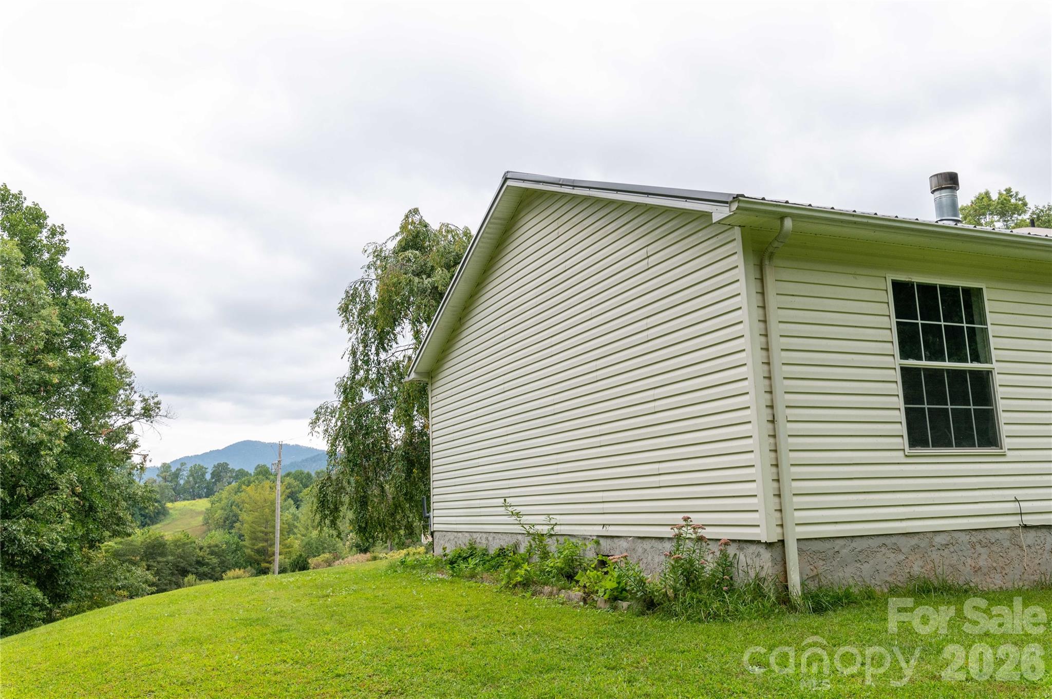 98 Cardinal Lane — Burnsville