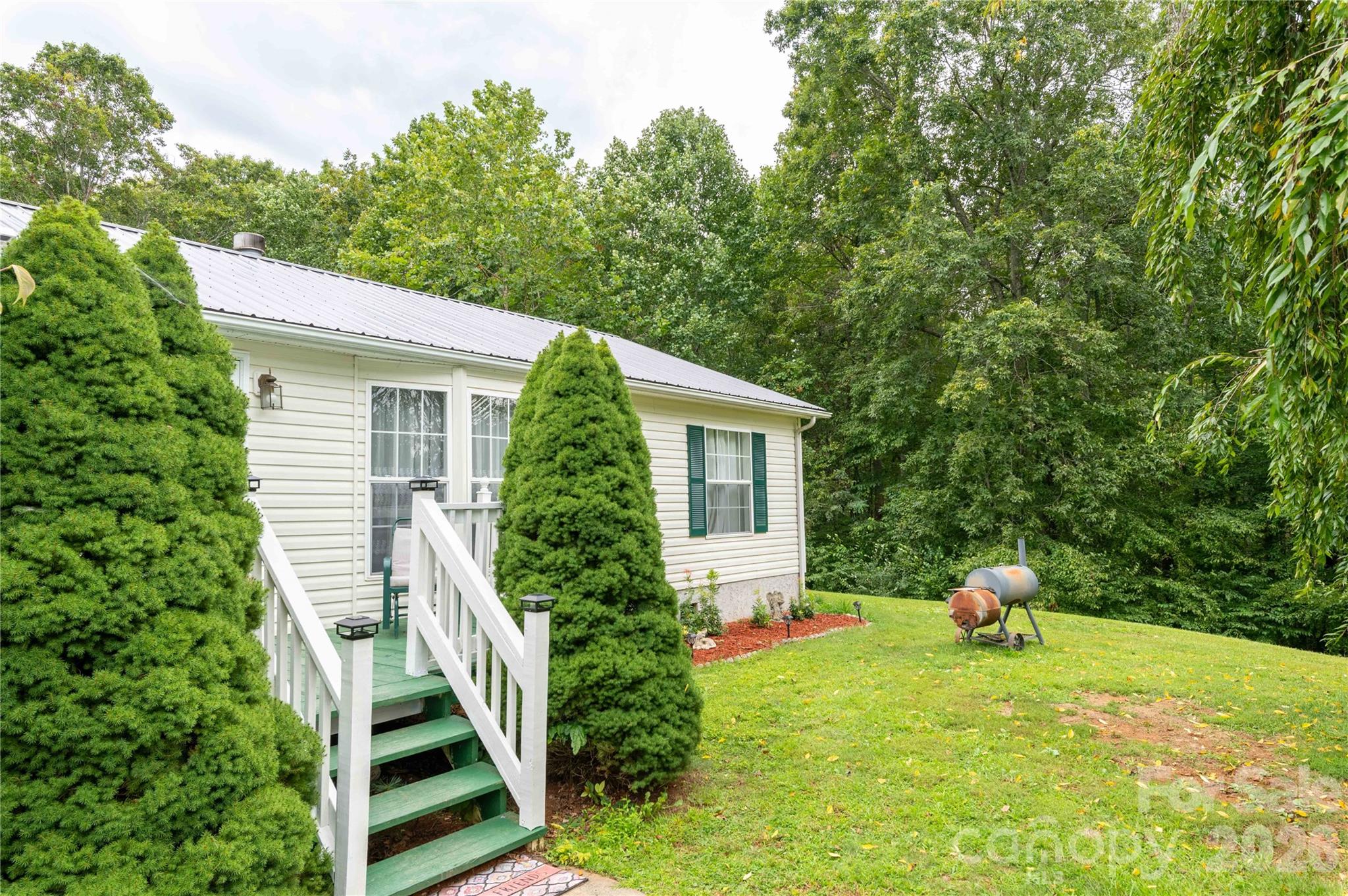 98 Cardinal Lane — Burnsville