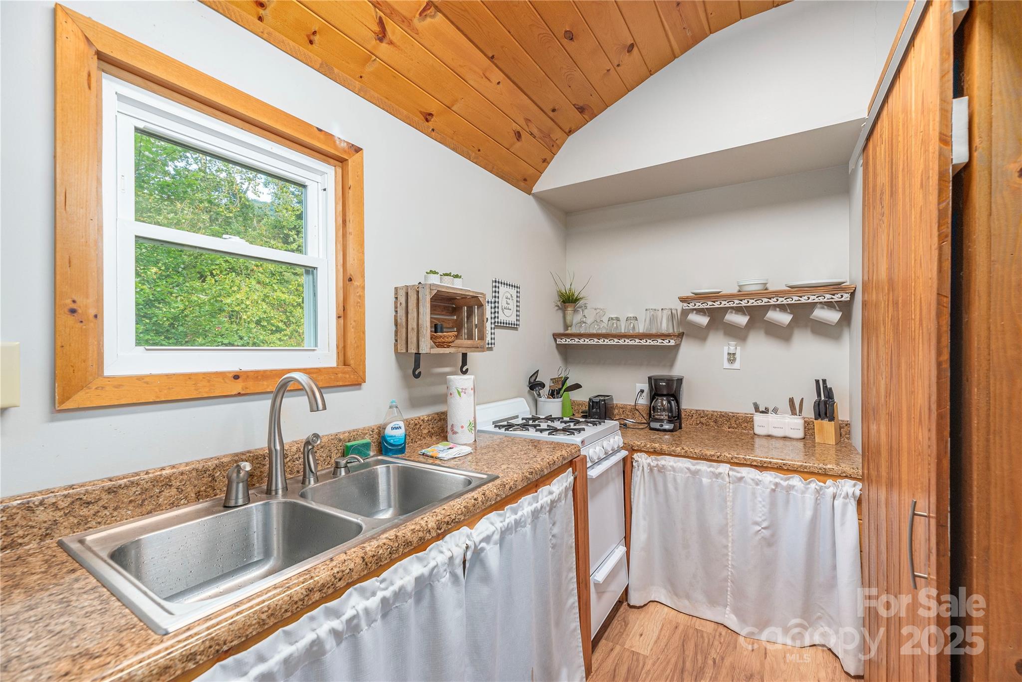 9781 Nc 209 Highway — Hot Springs
