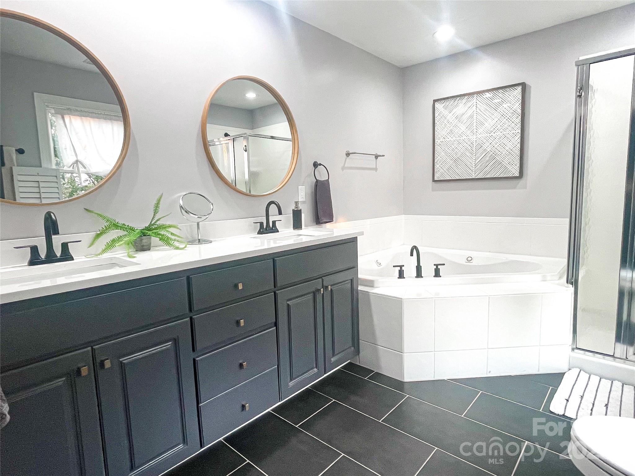 555 Laurel Cove Road — Statesville