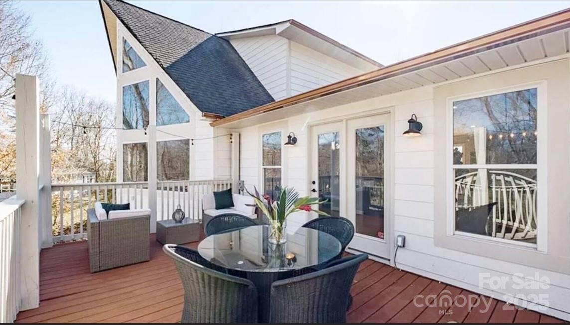 555 Laurel Cove Road — Statesville