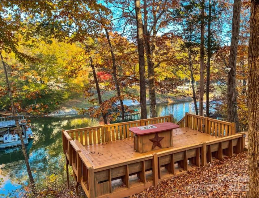 555 Laurel Cove Road — Statesville