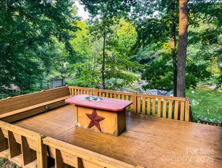 555 Laurel Cove Road — Statesville