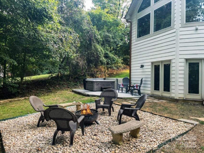 555 Laurel Cove Road — Statesville