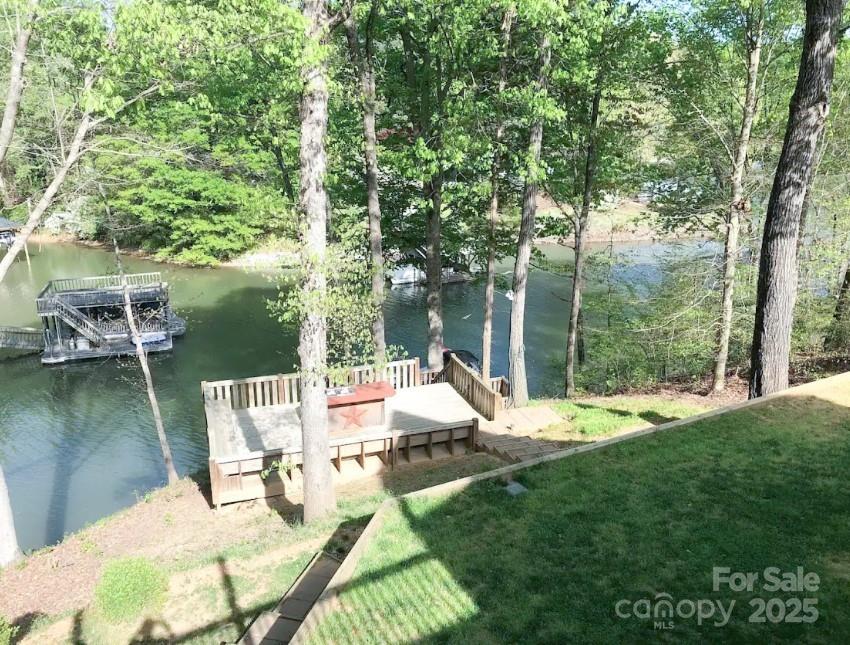 555 Laurel Cove Road — Statesville