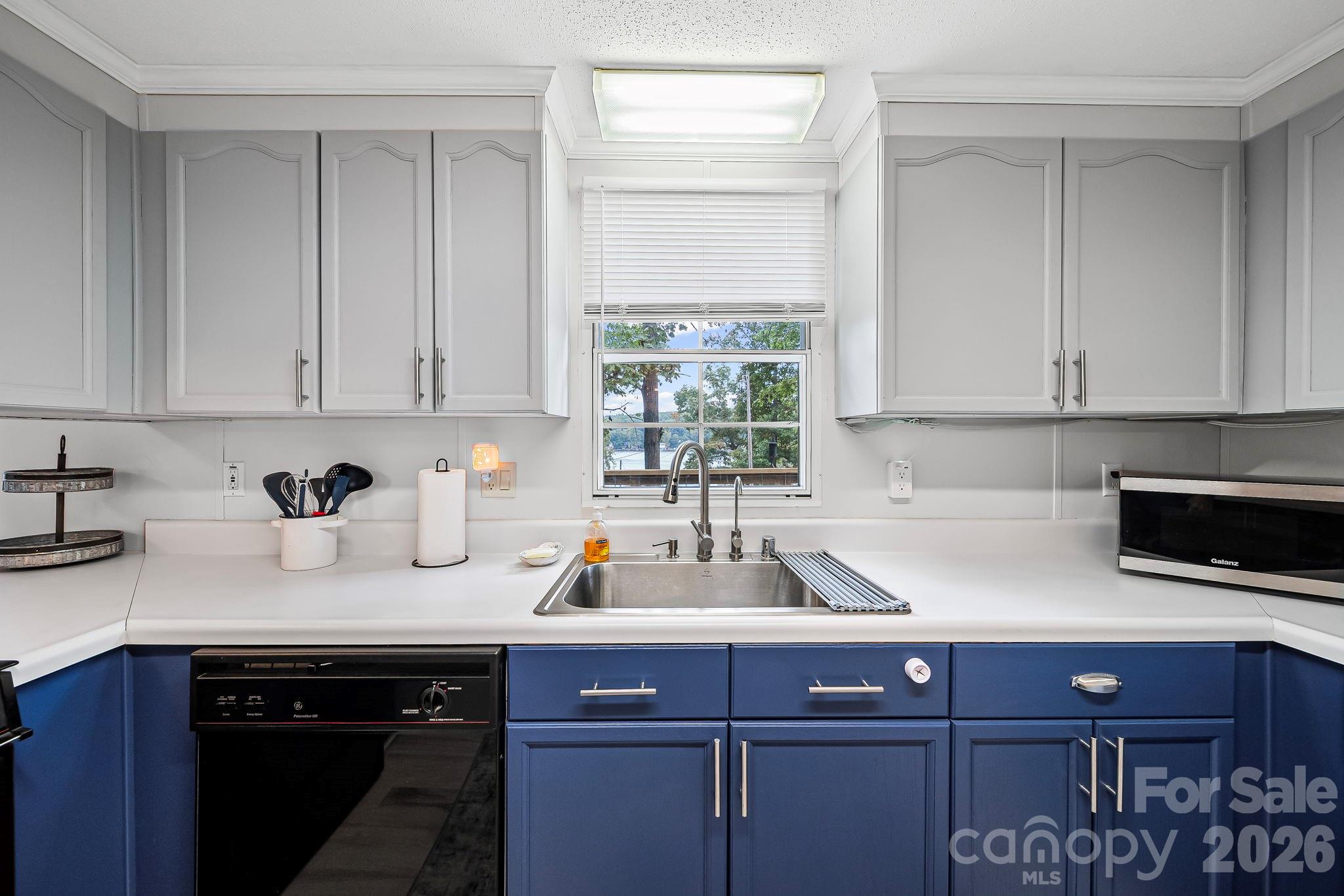 1135 Pinehaven Drive — New London