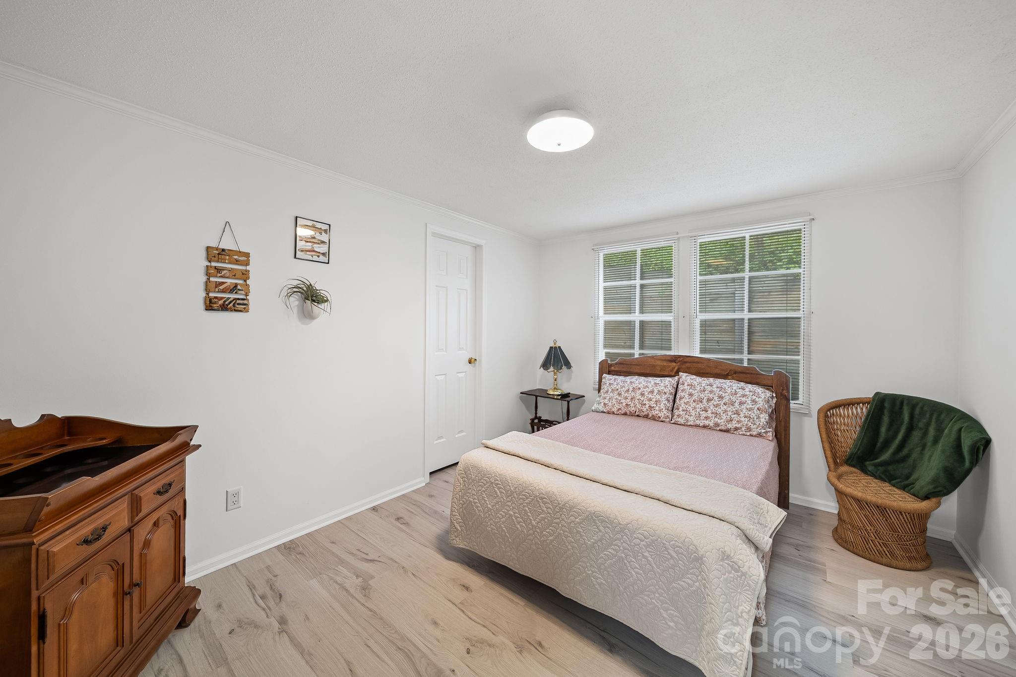 1135 Pinehaven Drive — New London