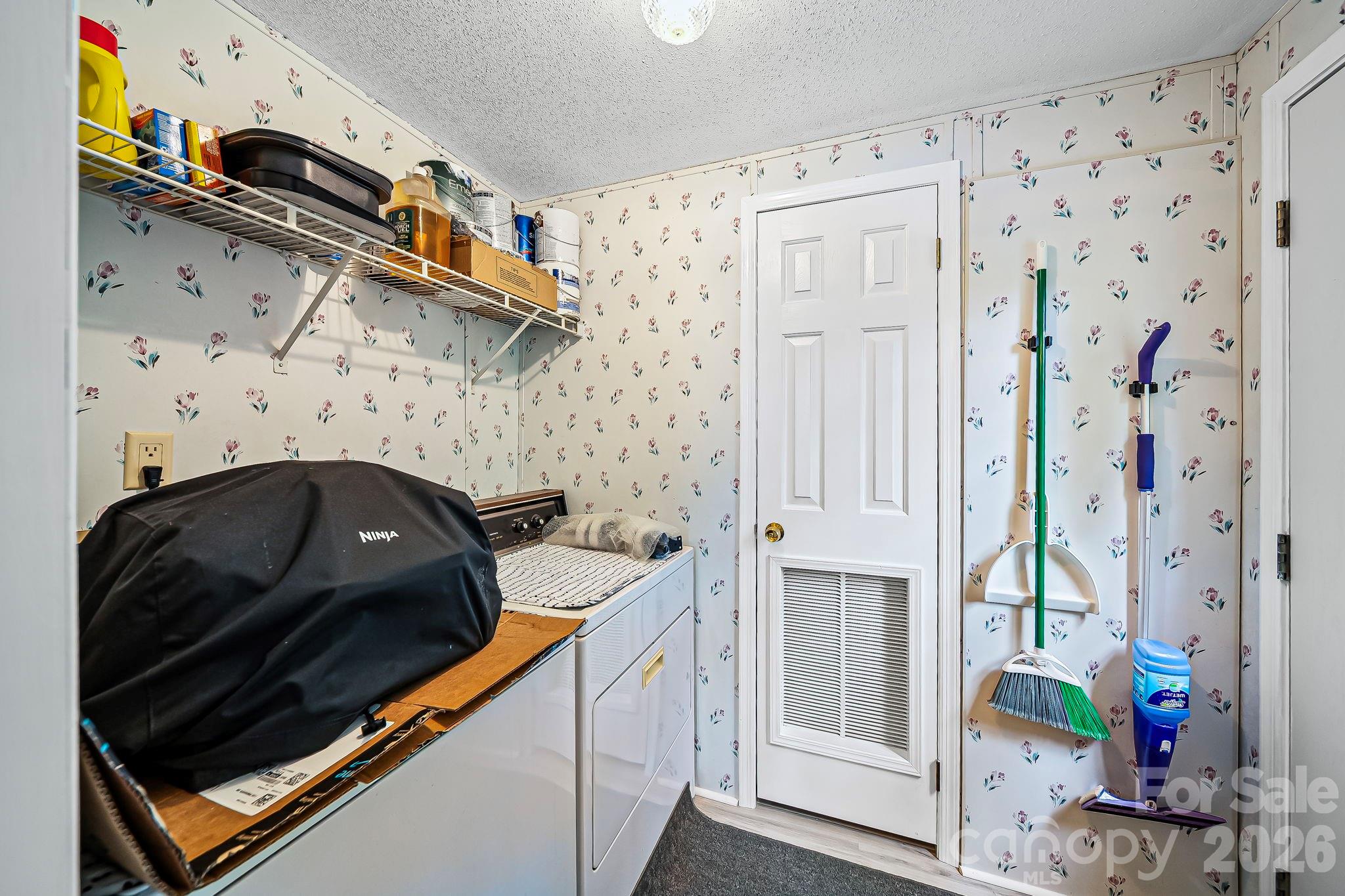 1135 Pinehaven Drive — New London