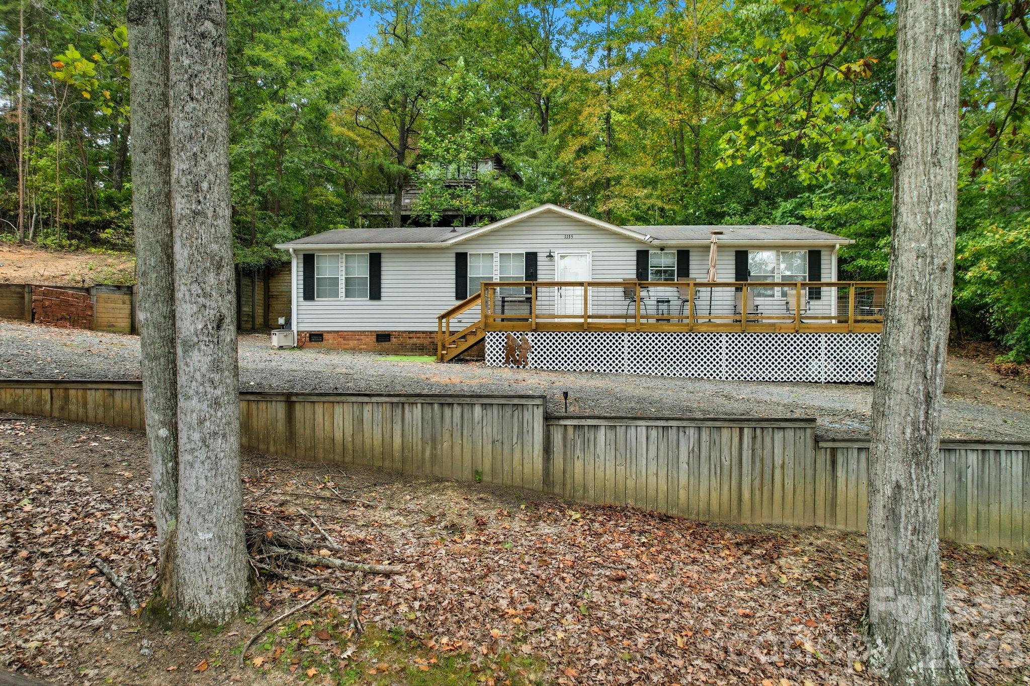 1135 Pinehaven Drive — New London