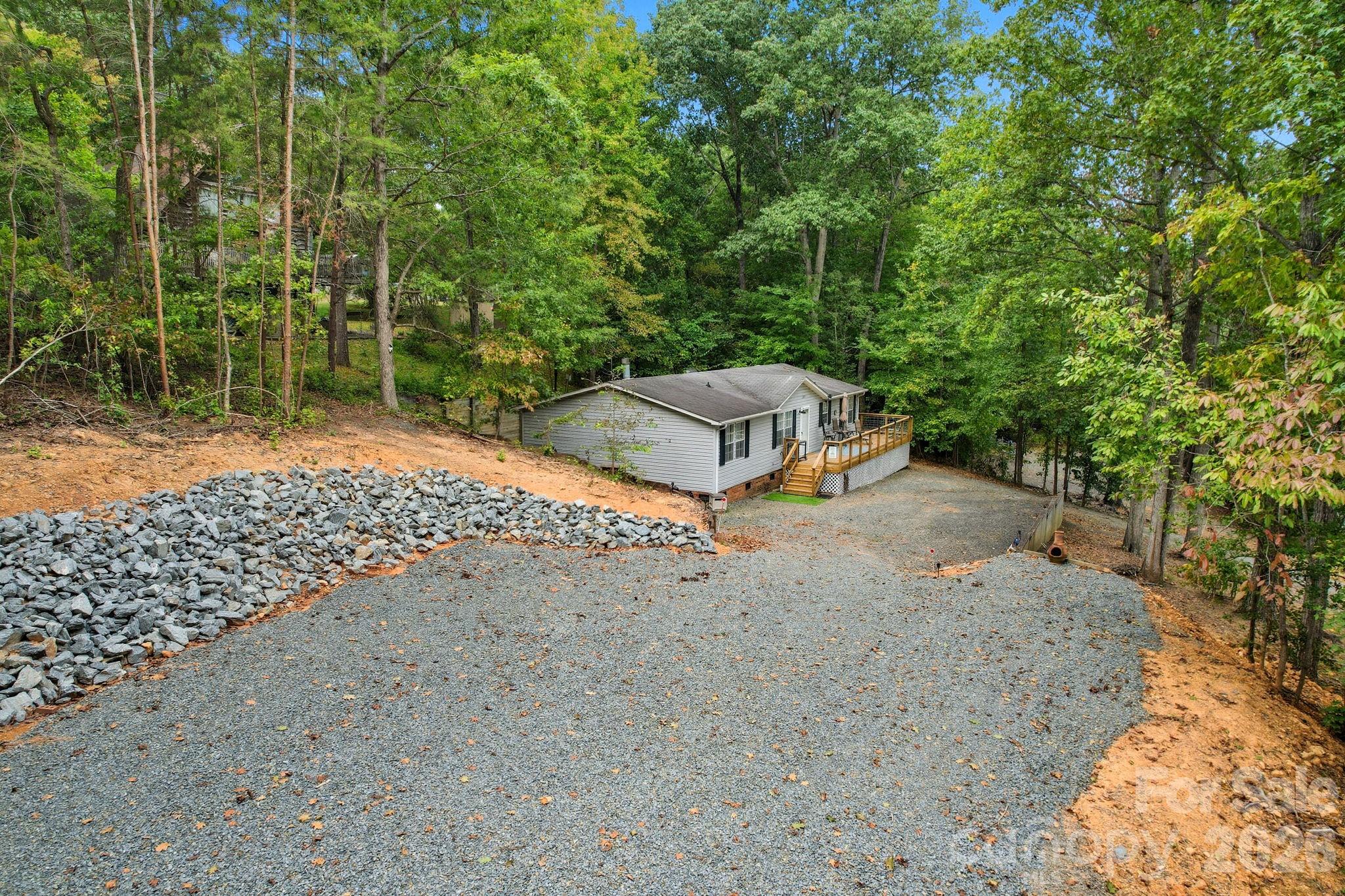 1135 Pinehaven Drive — New London