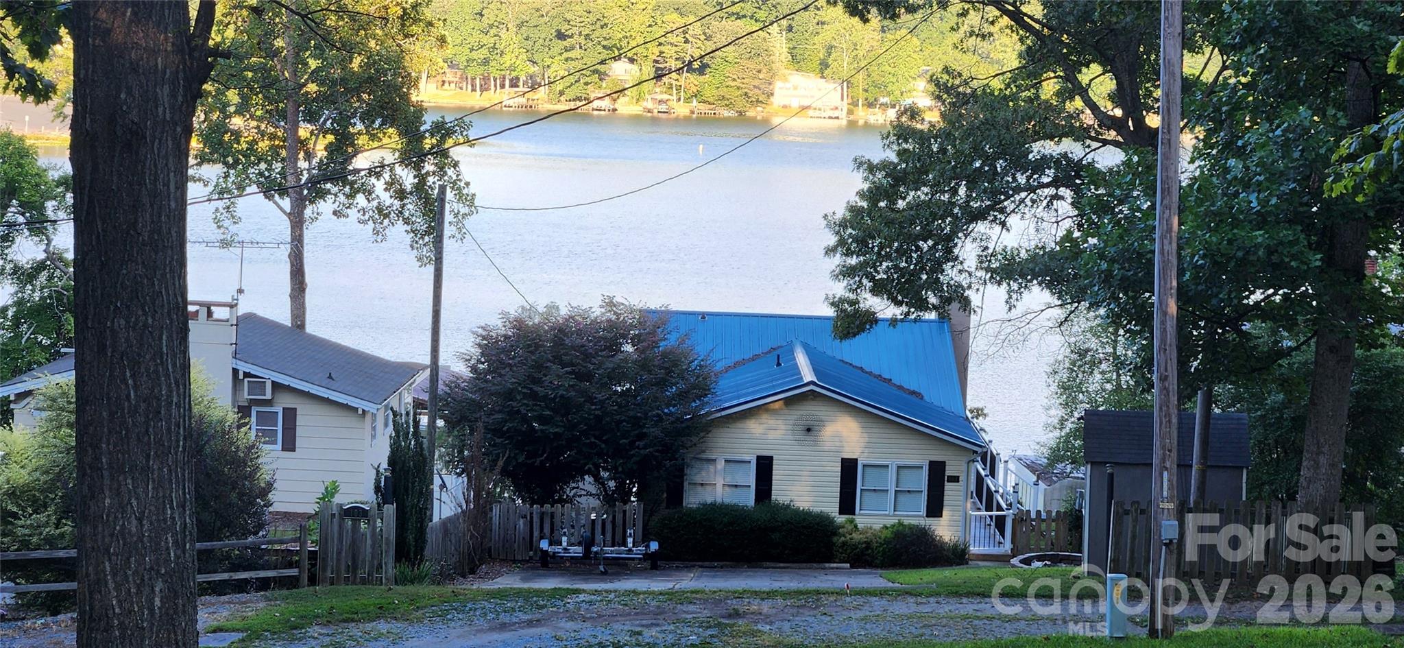 1135 Pinehaven Drive — New London