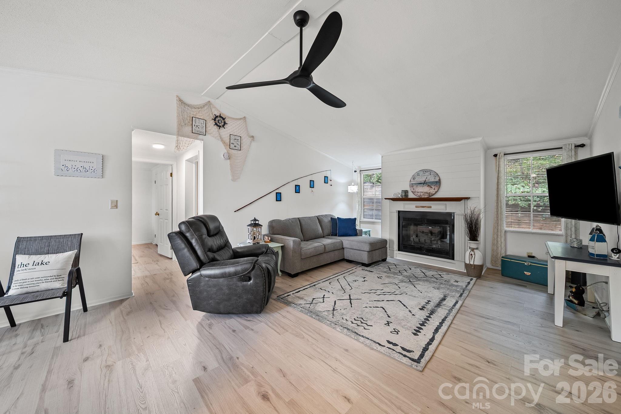 1135 Pinehaven Drive — New London