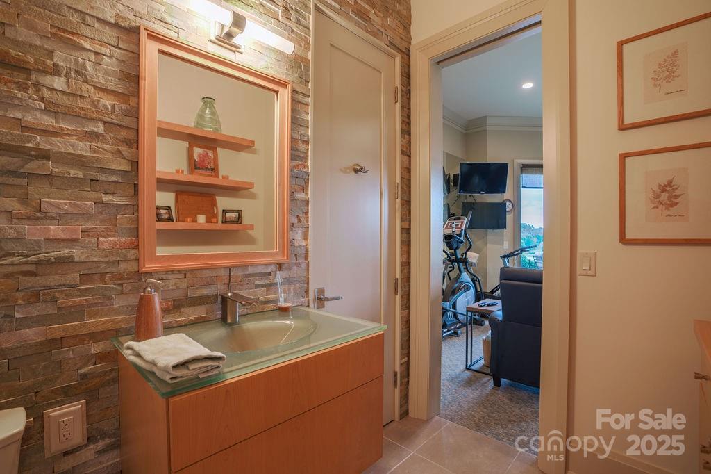 15 Water View Court — Travelers Rest
