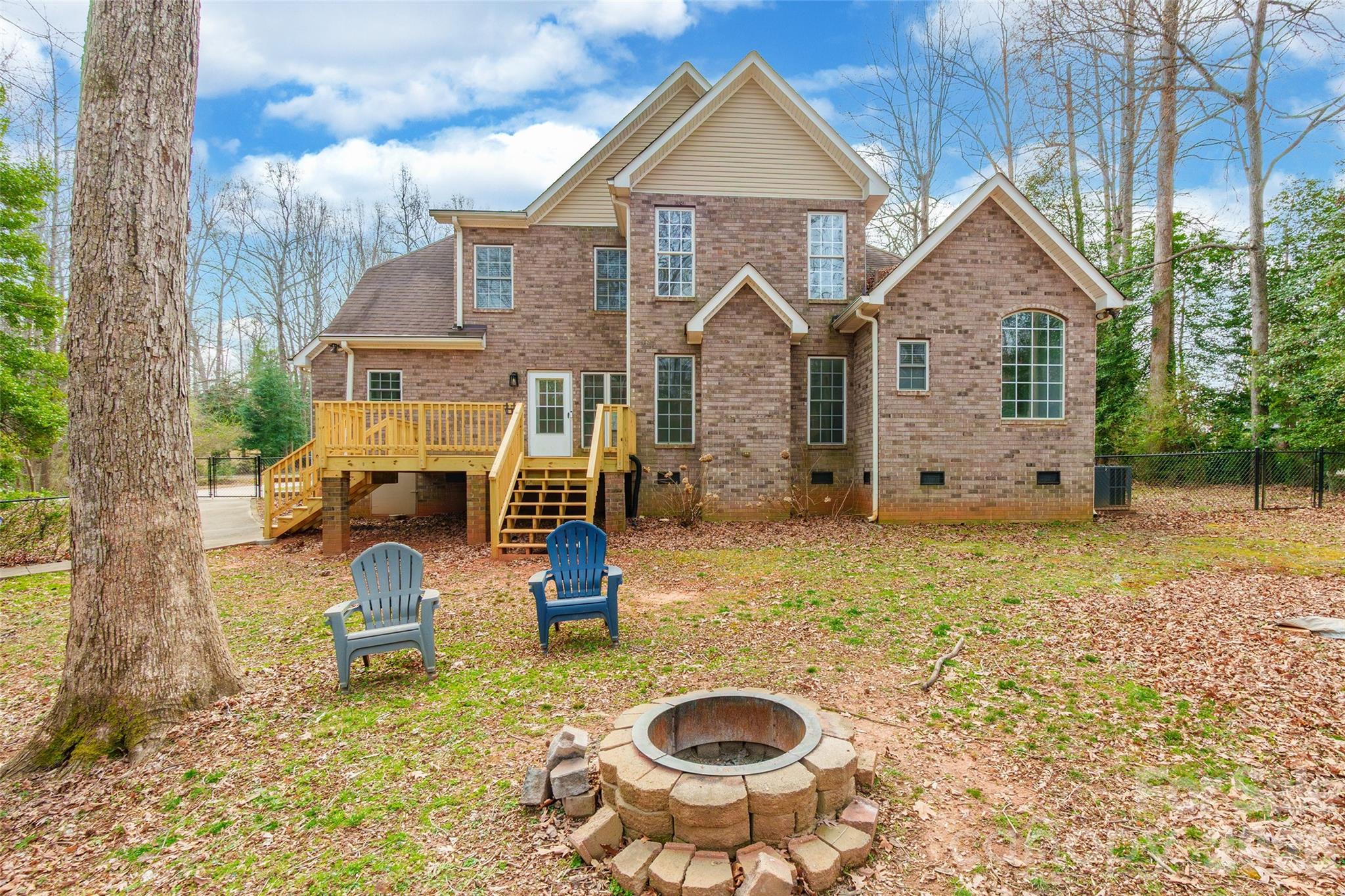 321 Forbes Court — Clover