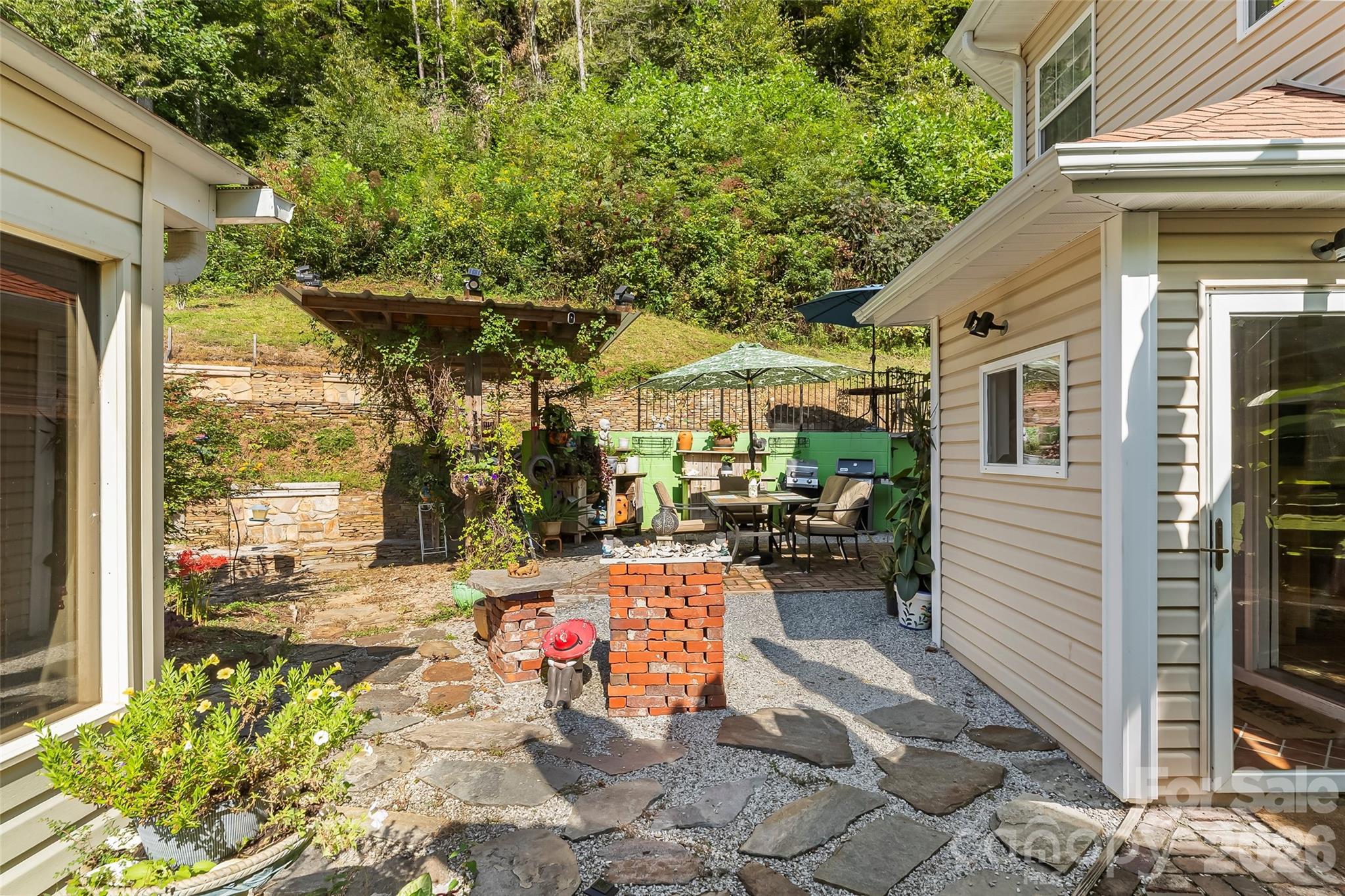 214 Locust Cove Road — Marion