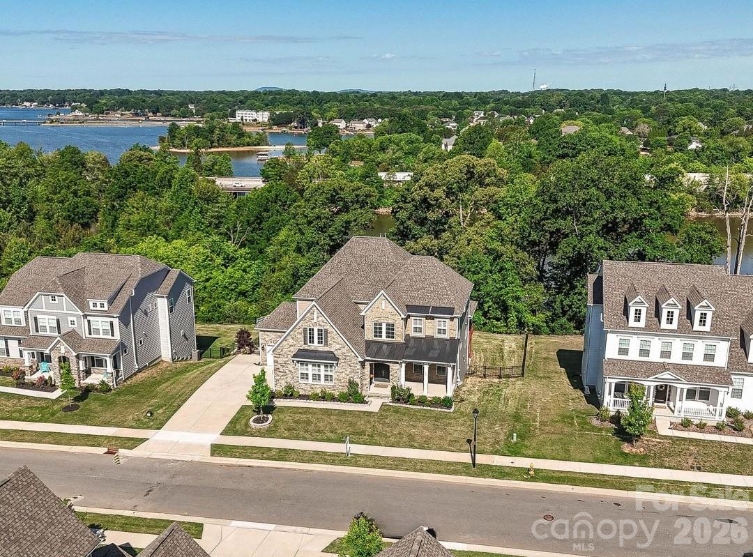 315 W Waterlynn Road — Mooresville