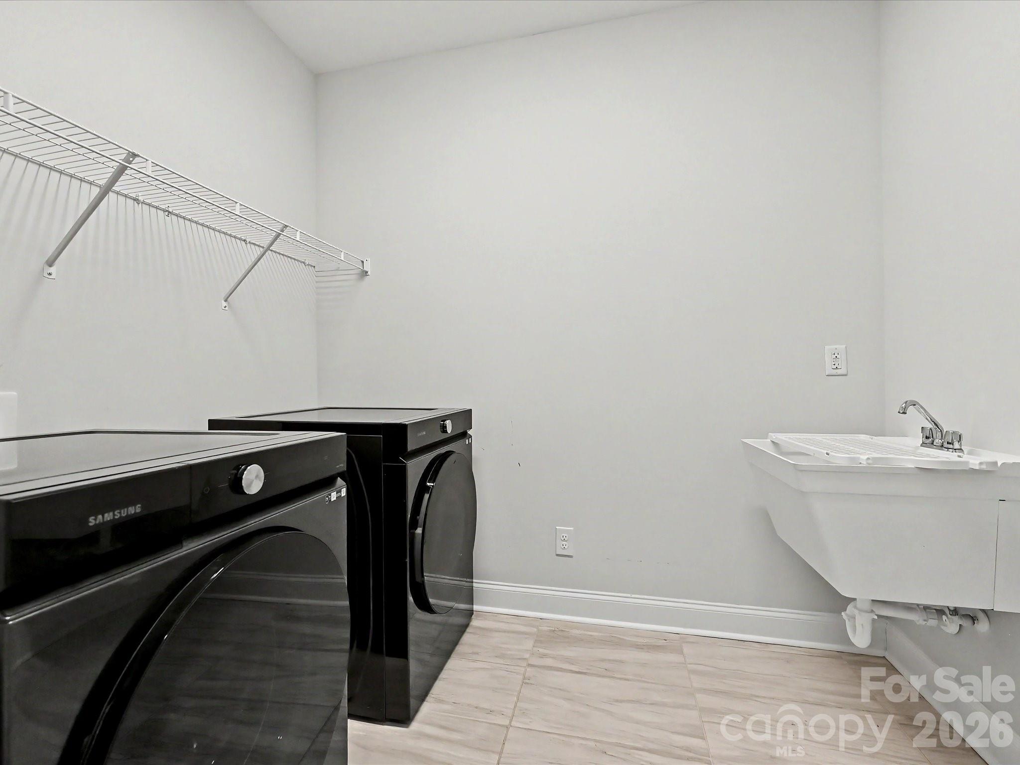 315 W Waterlynn Road — Mooresville