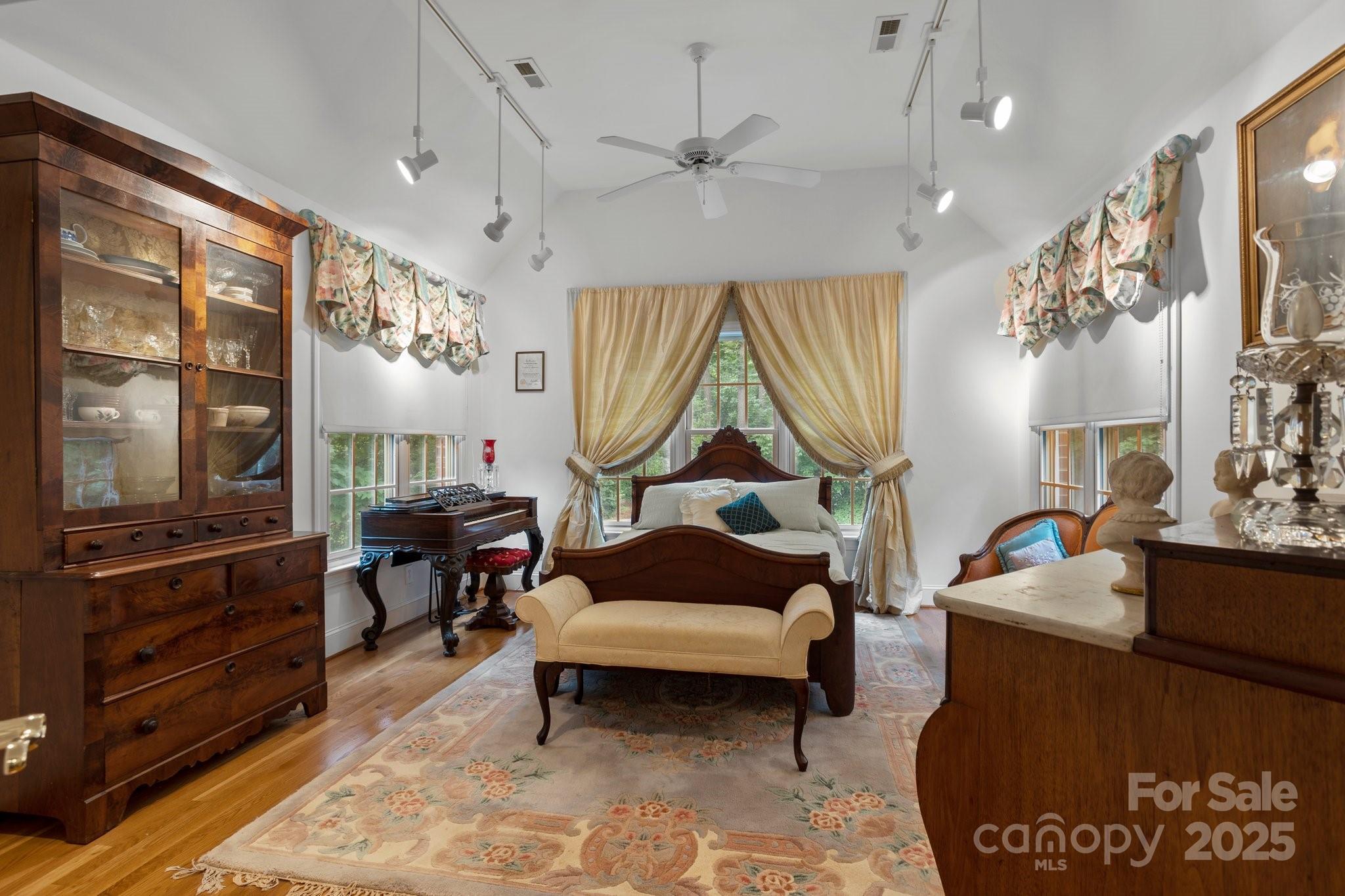 115 W Glenview Drive — Salisbury