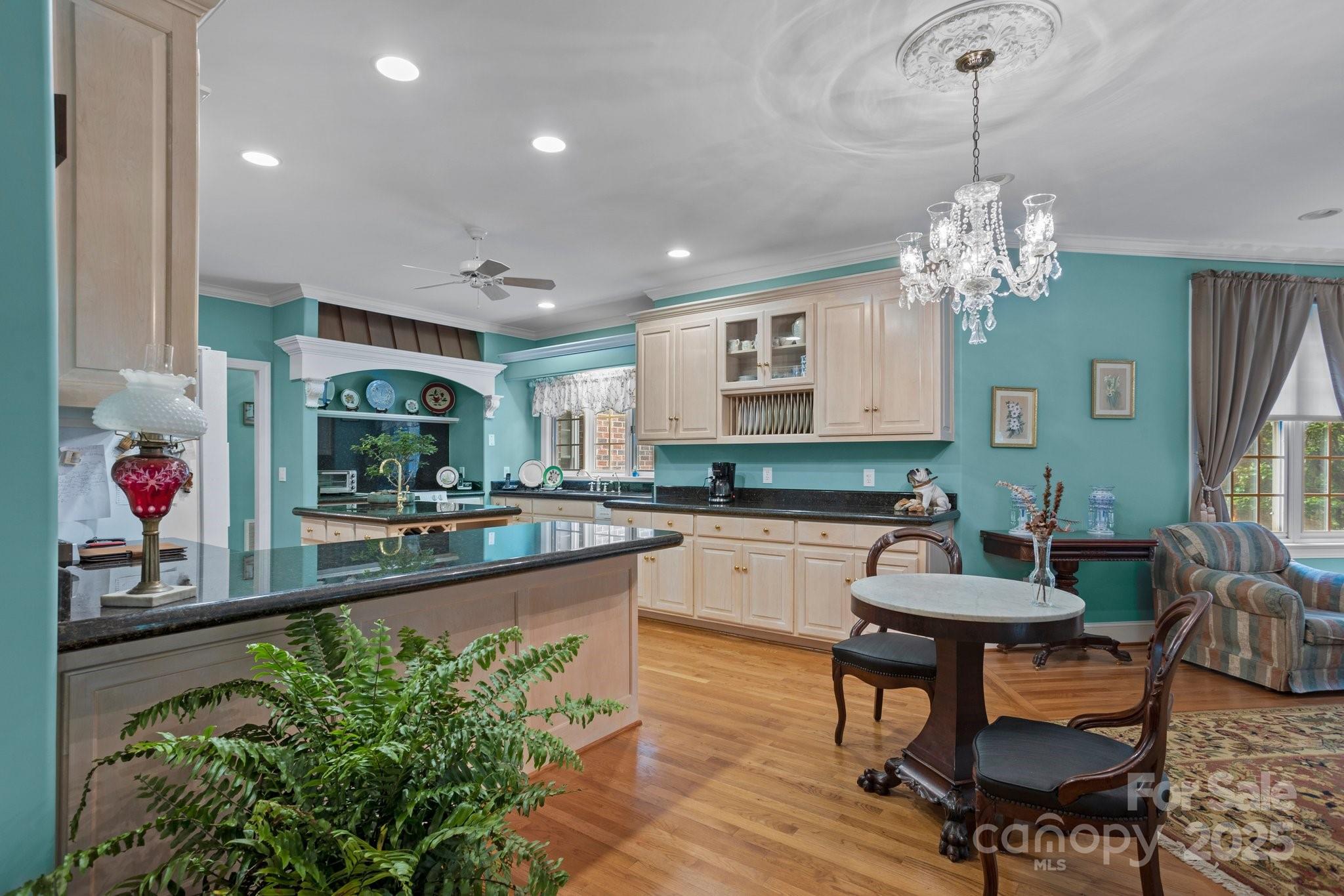 115 W Glenview Drive — Salisbury
