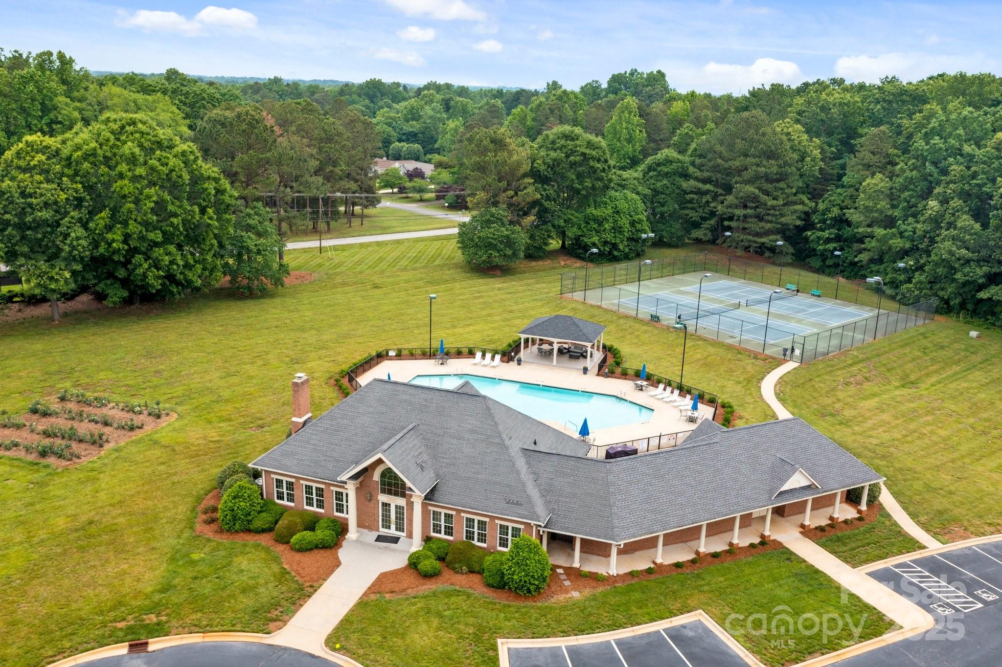 115 W Glenview Drive — Salisbury