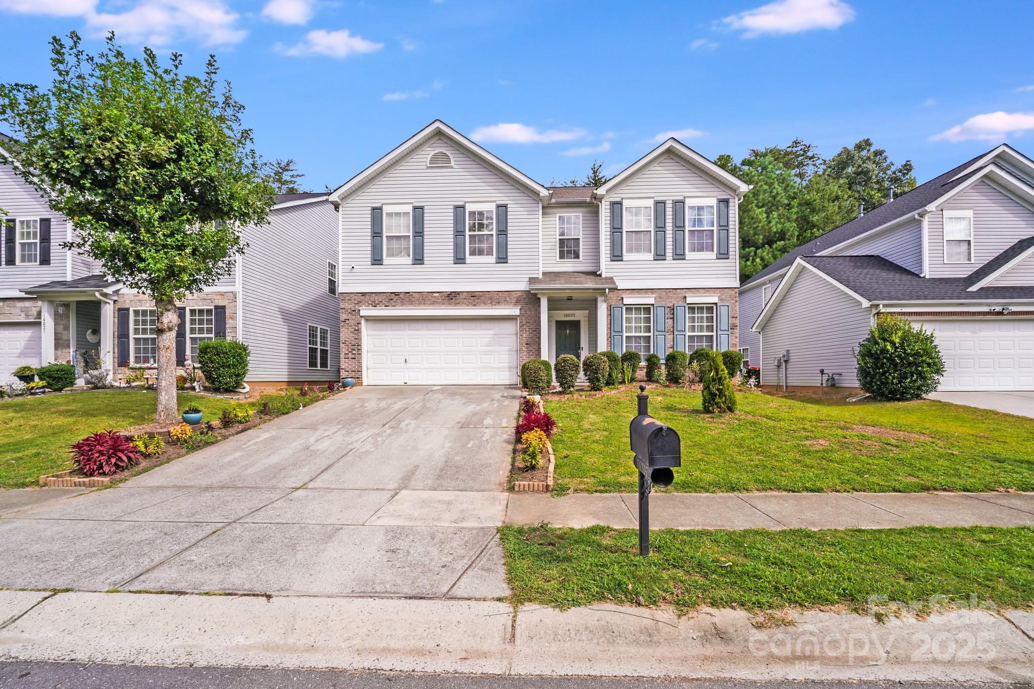16035 Long Talon Way — Charlotte