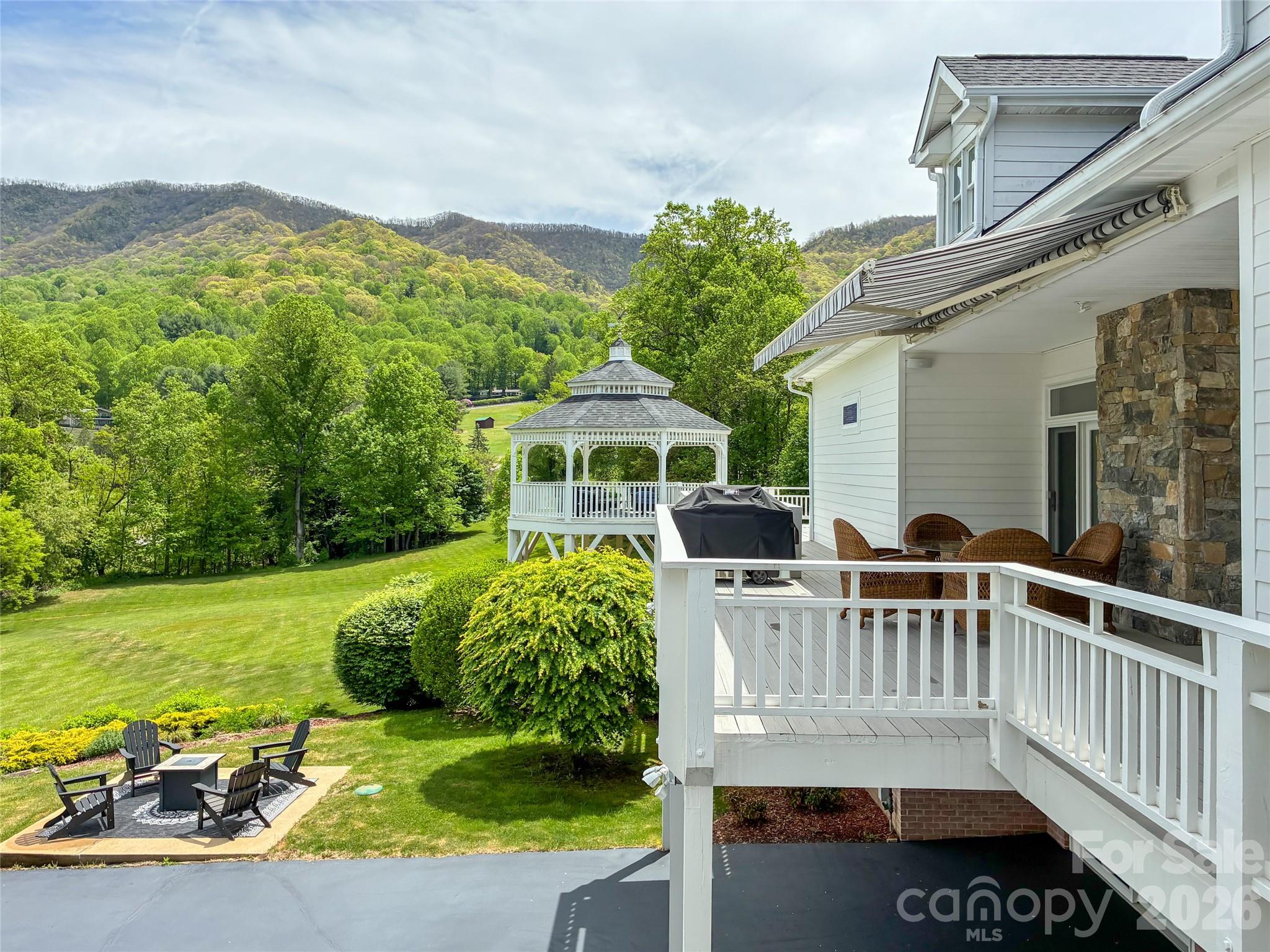 208 Parrish Farm Road — Waynesville