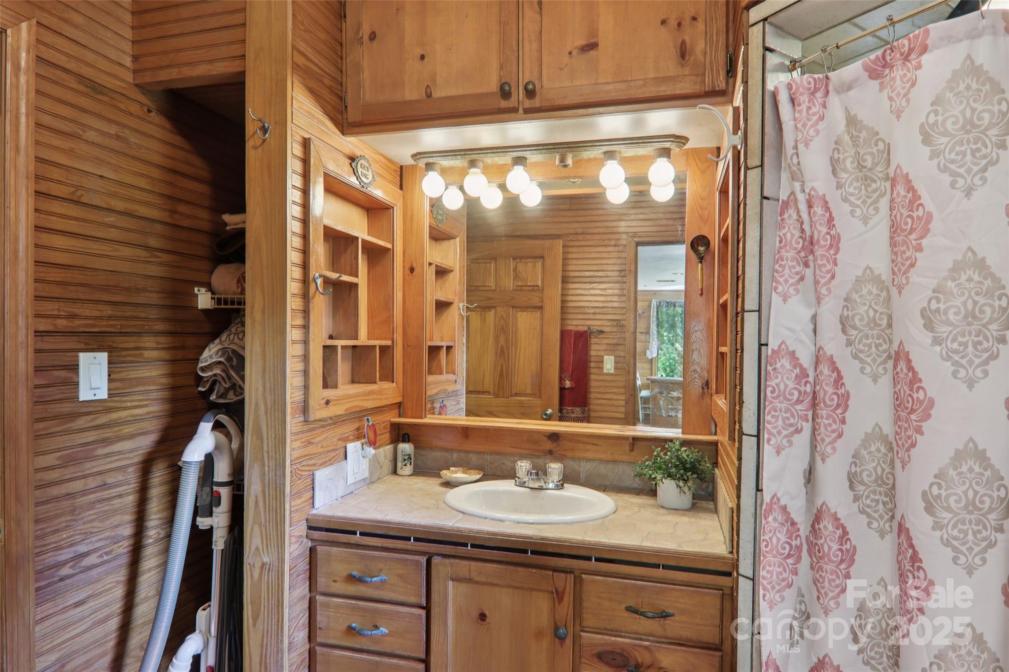 139 Forest Hills Road — Bryson City