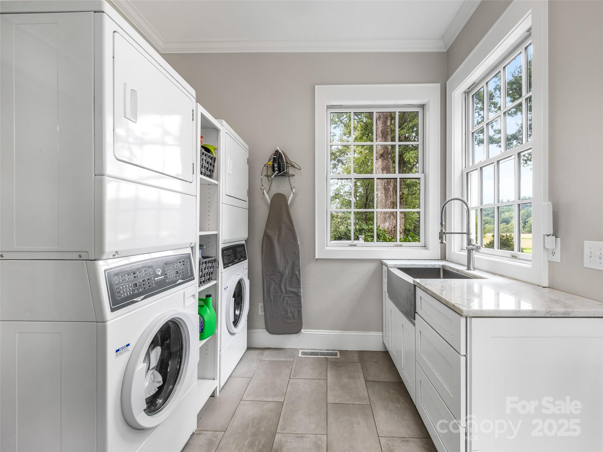 26 Cook Lane — Mills River