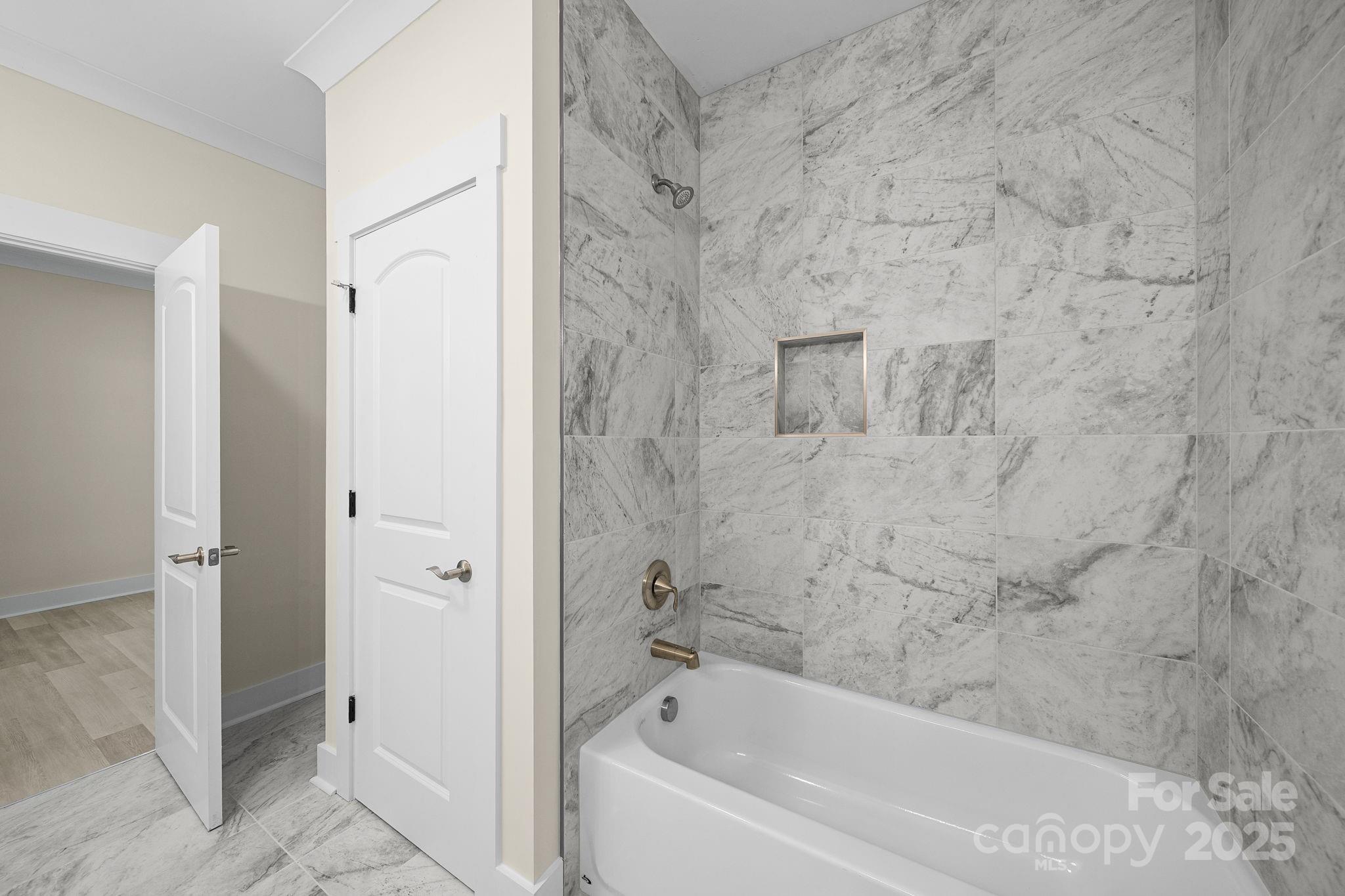 4460 R L Lane — Midland