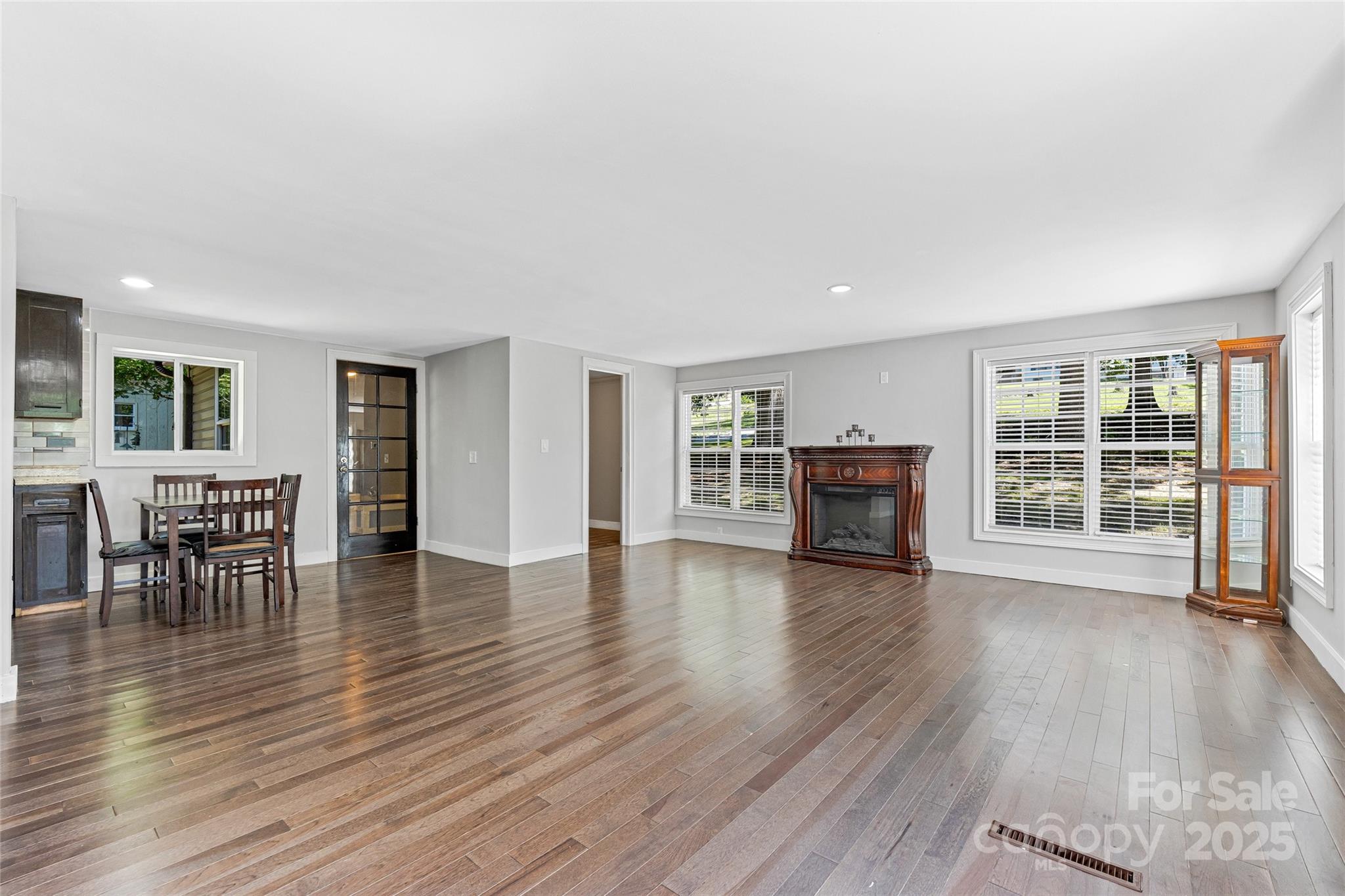 425 Lyndhurst Drive — Hendersonville