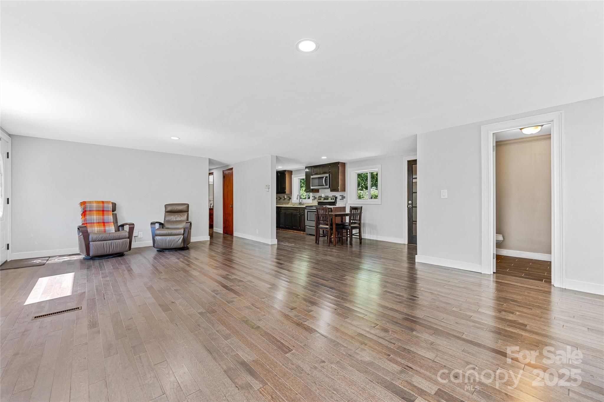 425 Lyndhurst Drive — Hendersonville