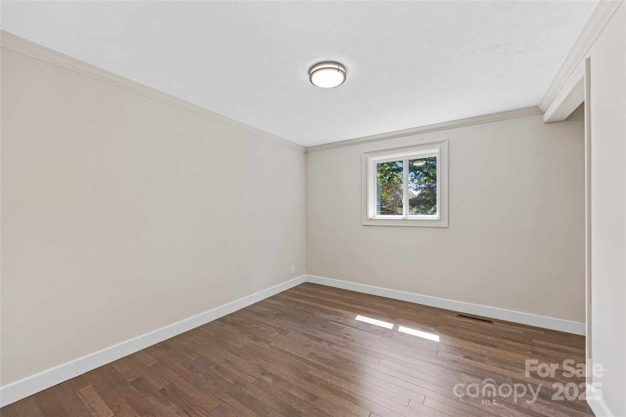 425 Lyndhurst Drive — Hendersonville