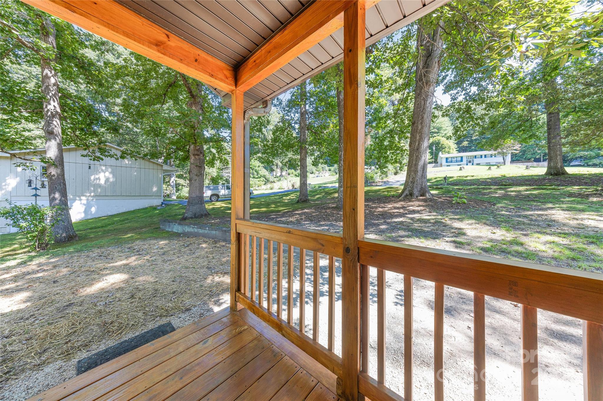 425 Lyndhurst Drive — Hendersonville