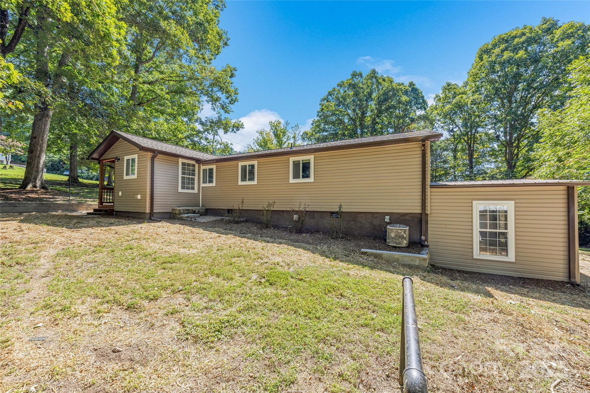 425 Lyndhurst Drive — Hendersonville