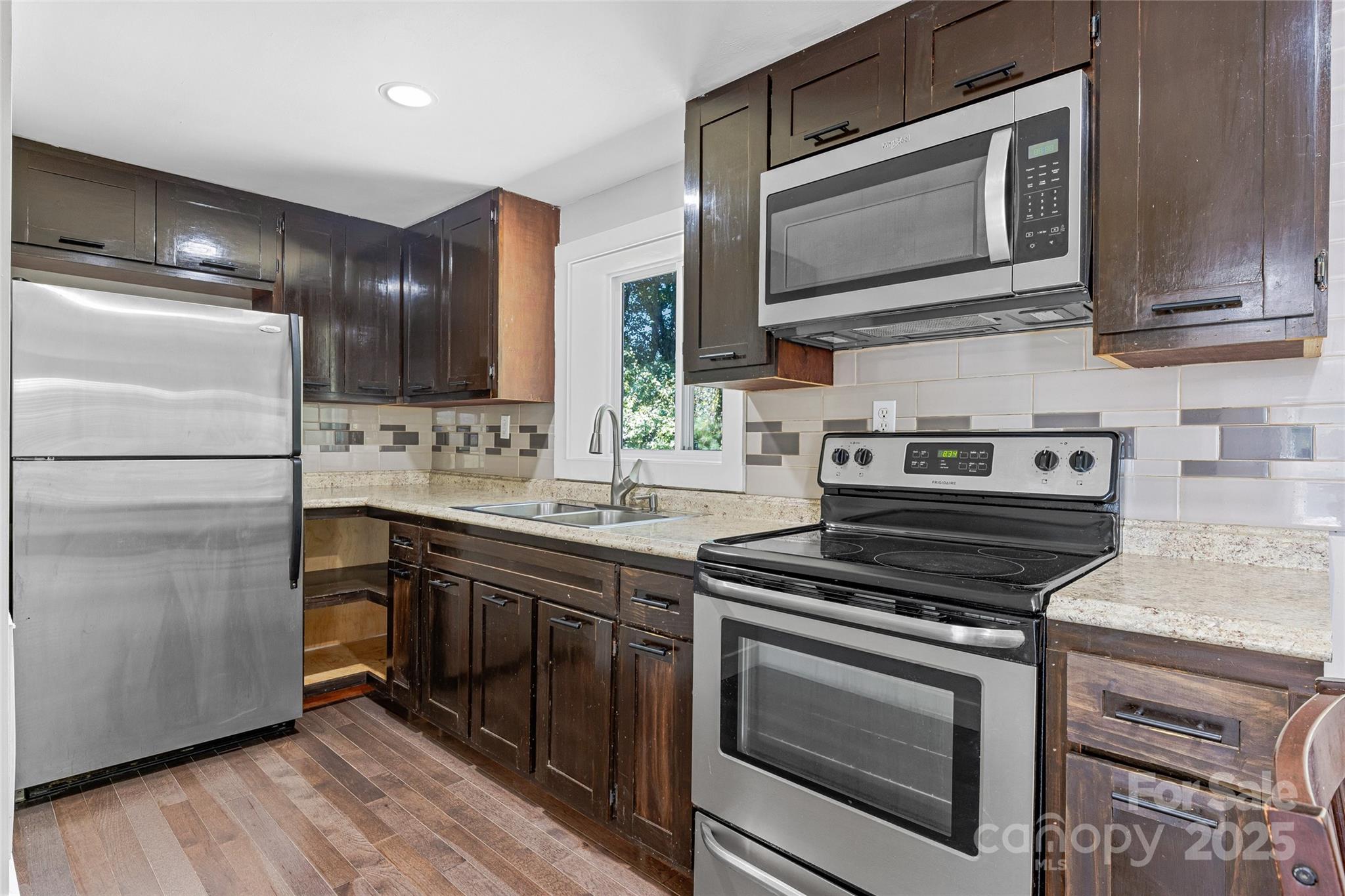 425 Lyndhurst Drive — Hendersonville