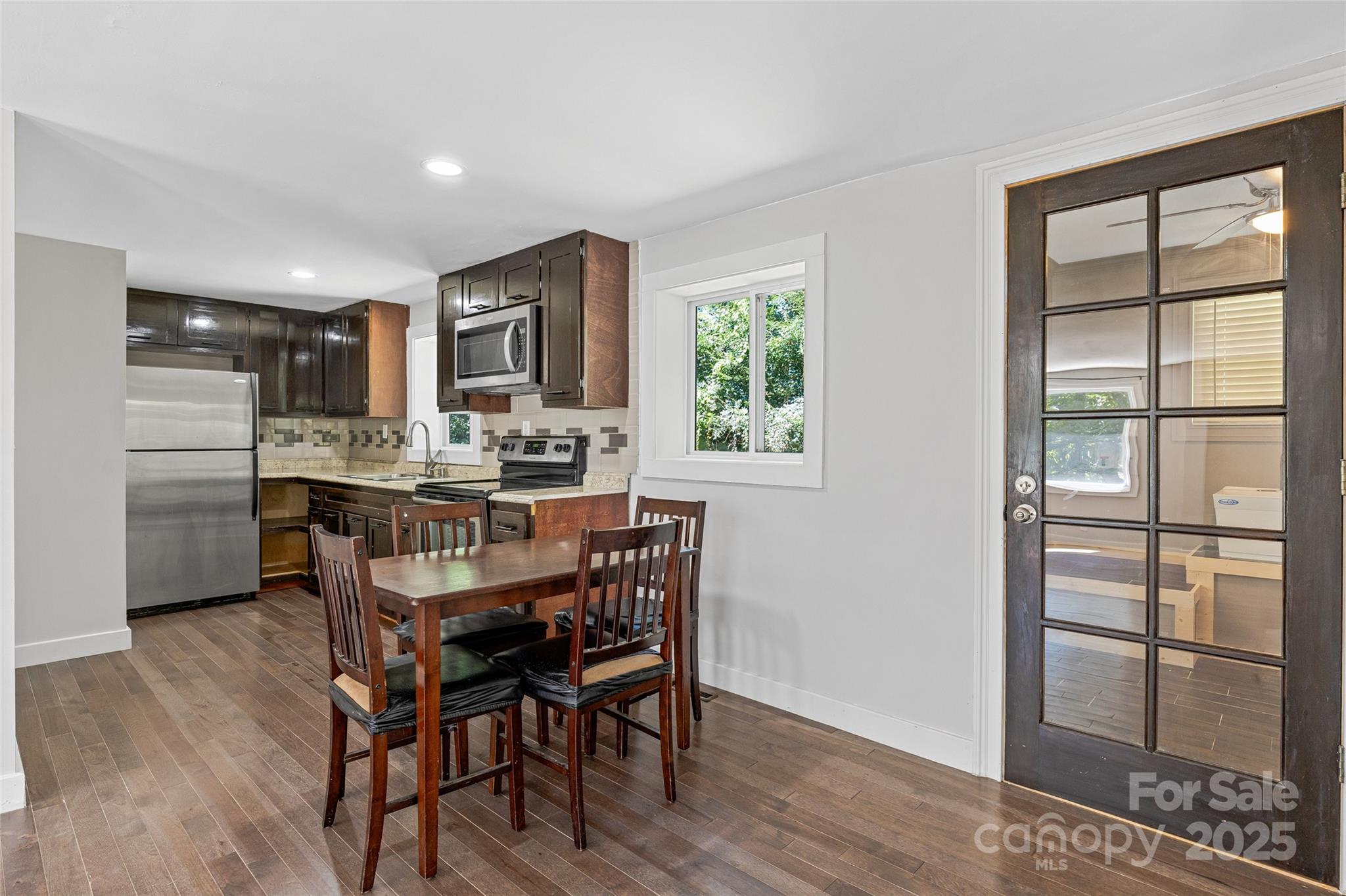 425 Lyndhurst Drive — Hendersonville