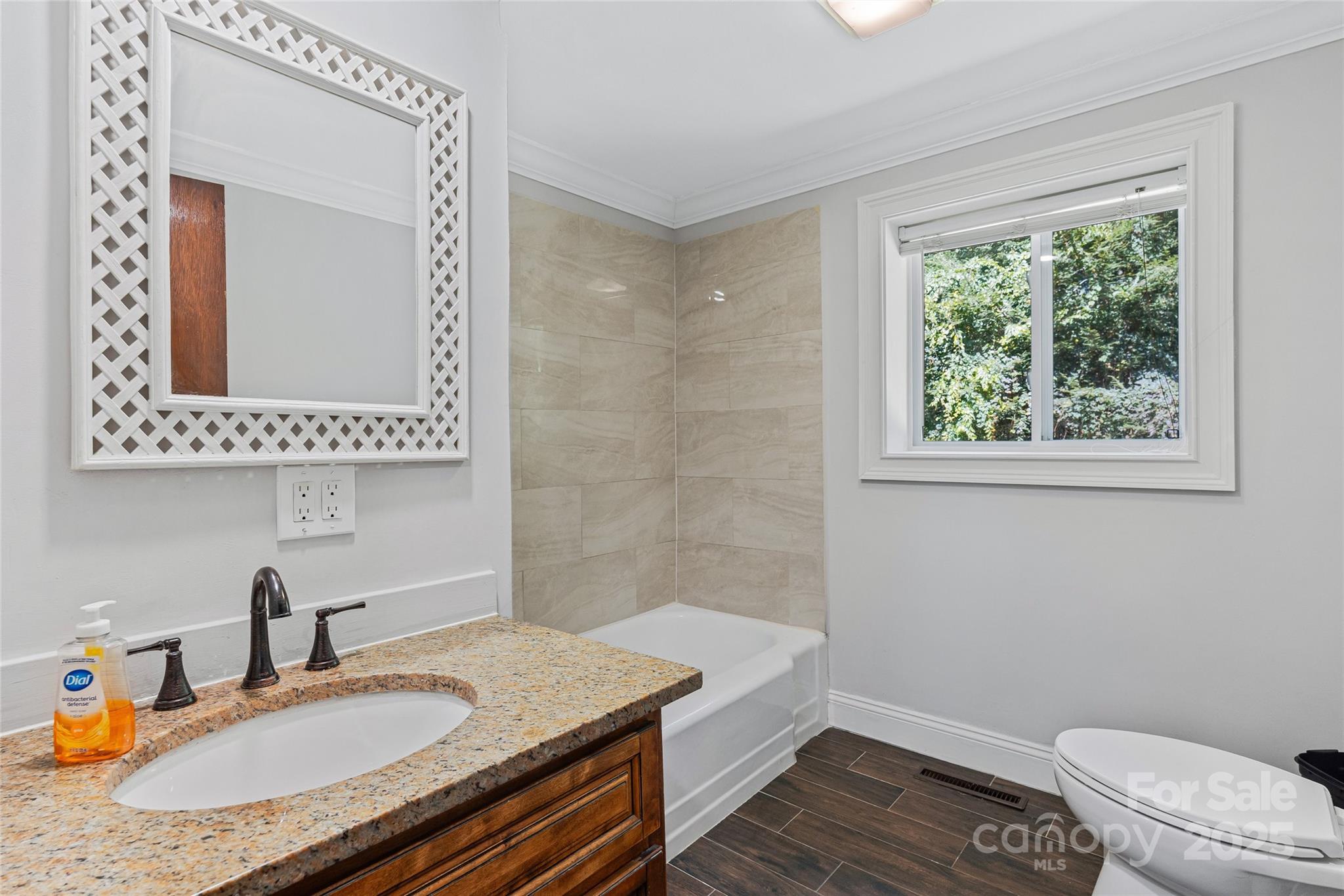 425 Lyndhurst Drive — Hendersonville
