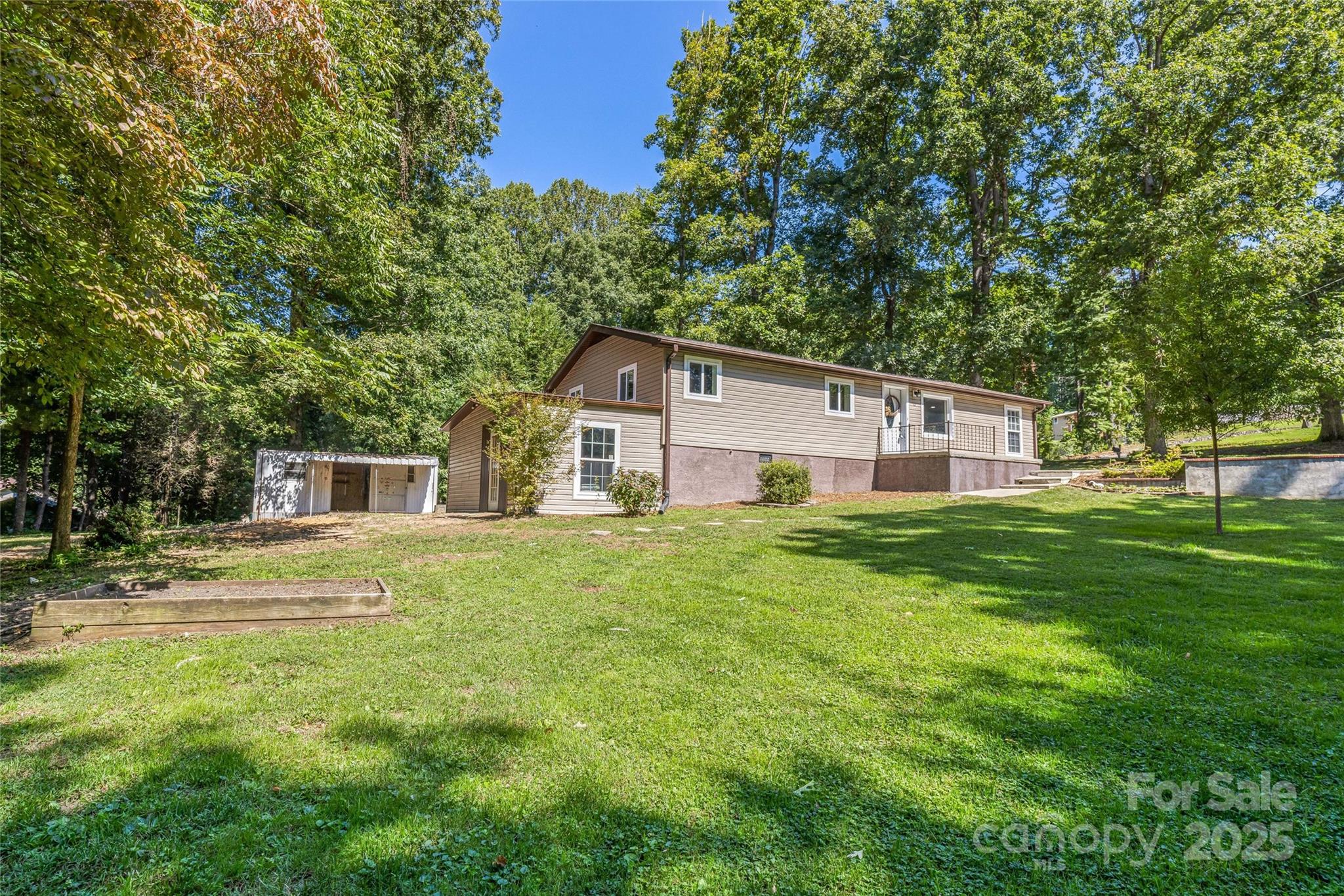 425 Lyndhurst Drive — Hendersonville