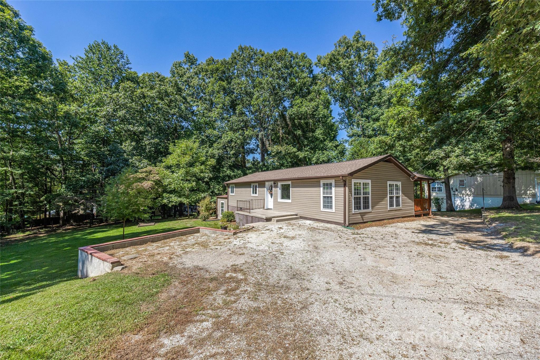 425 Lyndhurst Drive — Hendersonville
