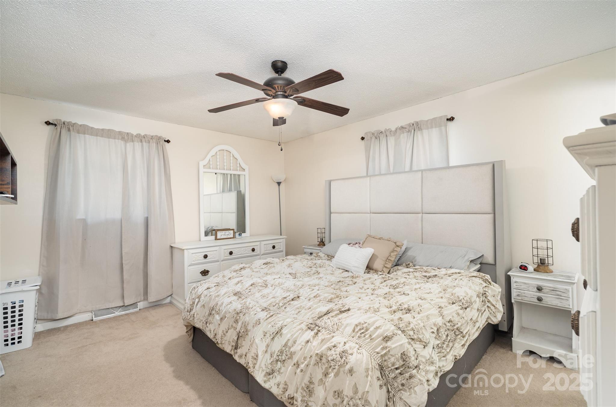 5609 Grace Chapel Road — Hickory