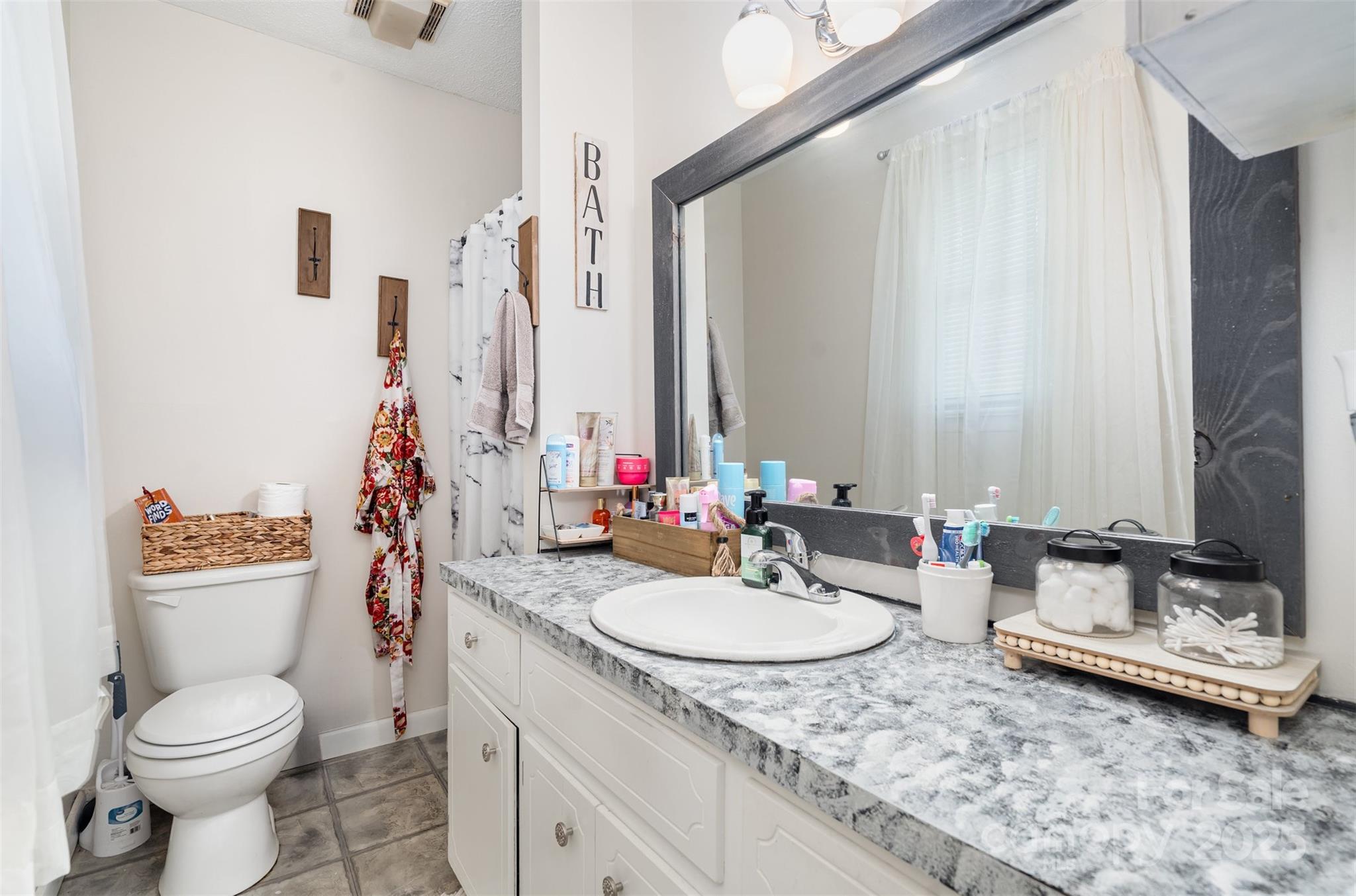 5609 Grace Chapel Road — Hickory