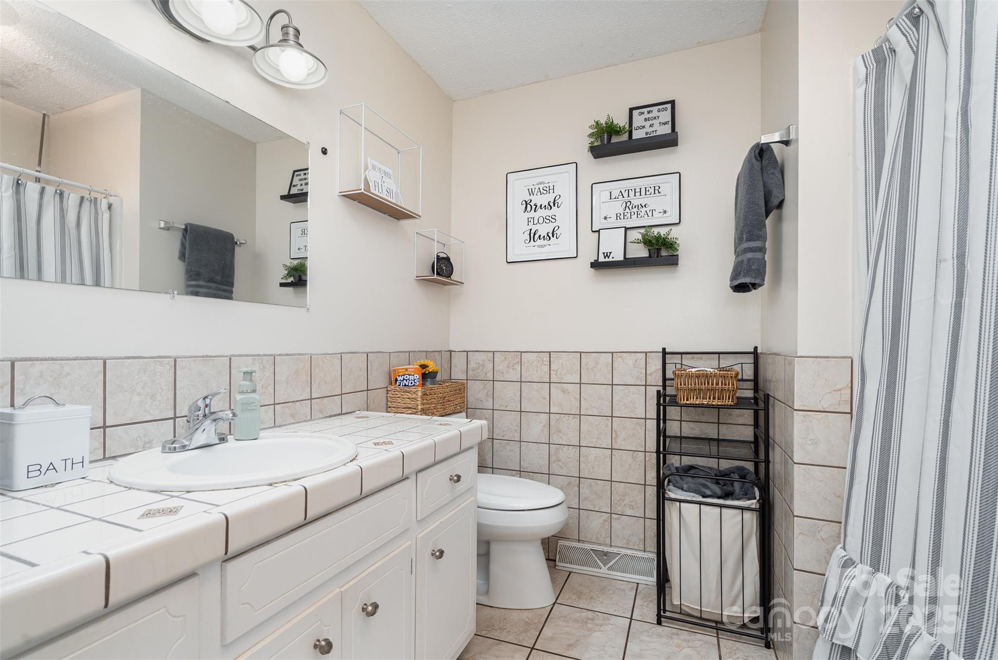 5609 Grace Chapel Road — Hickory